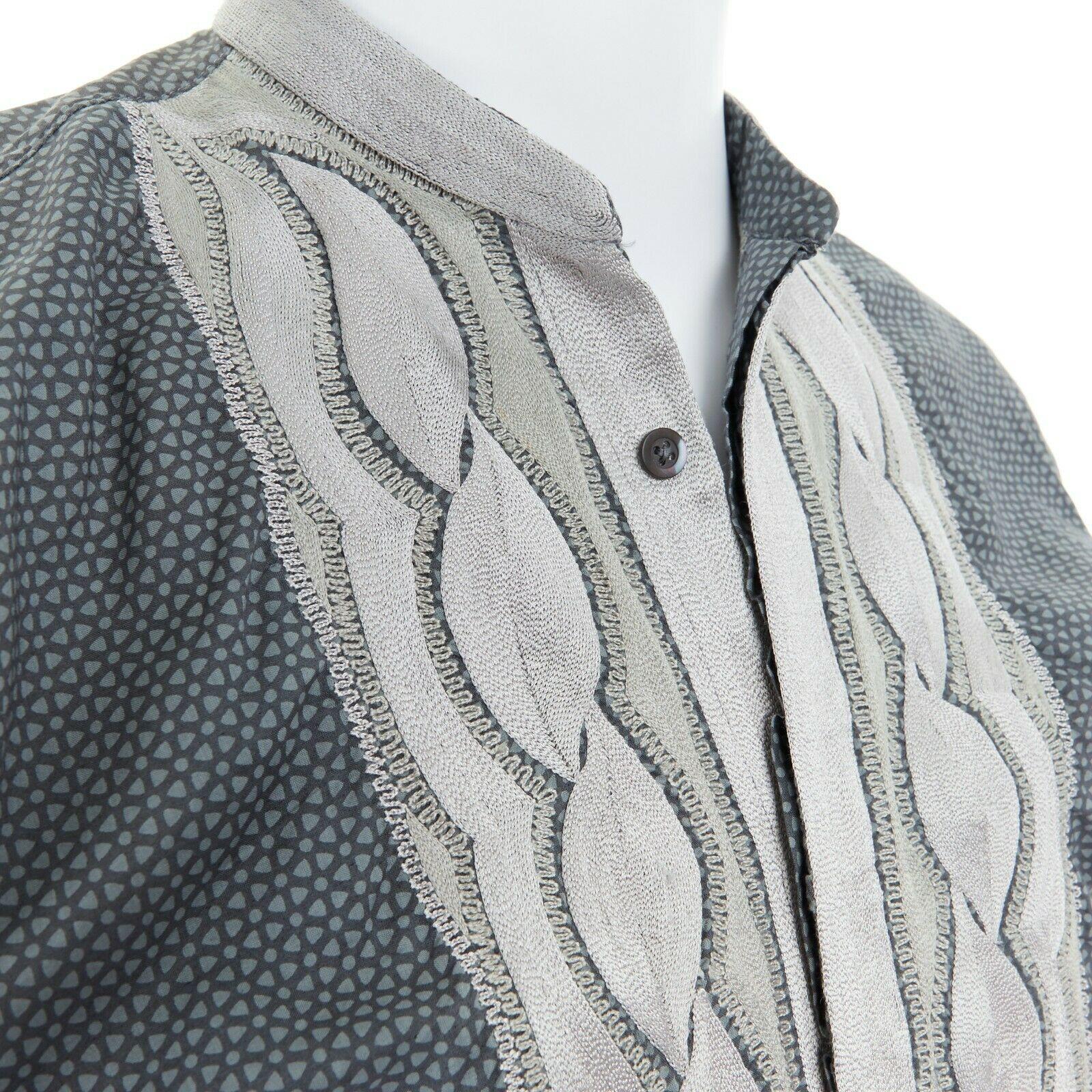 DRIES VAN NOTEN green geometric print embroidered bib tail back ethnic shirt M

DRIES VAN NOTEN
100% cotton. Green geometric
ethnic print. Collarless. Silver and green traditional embroidery bib detail at collar. Long sleeves. Single button standard