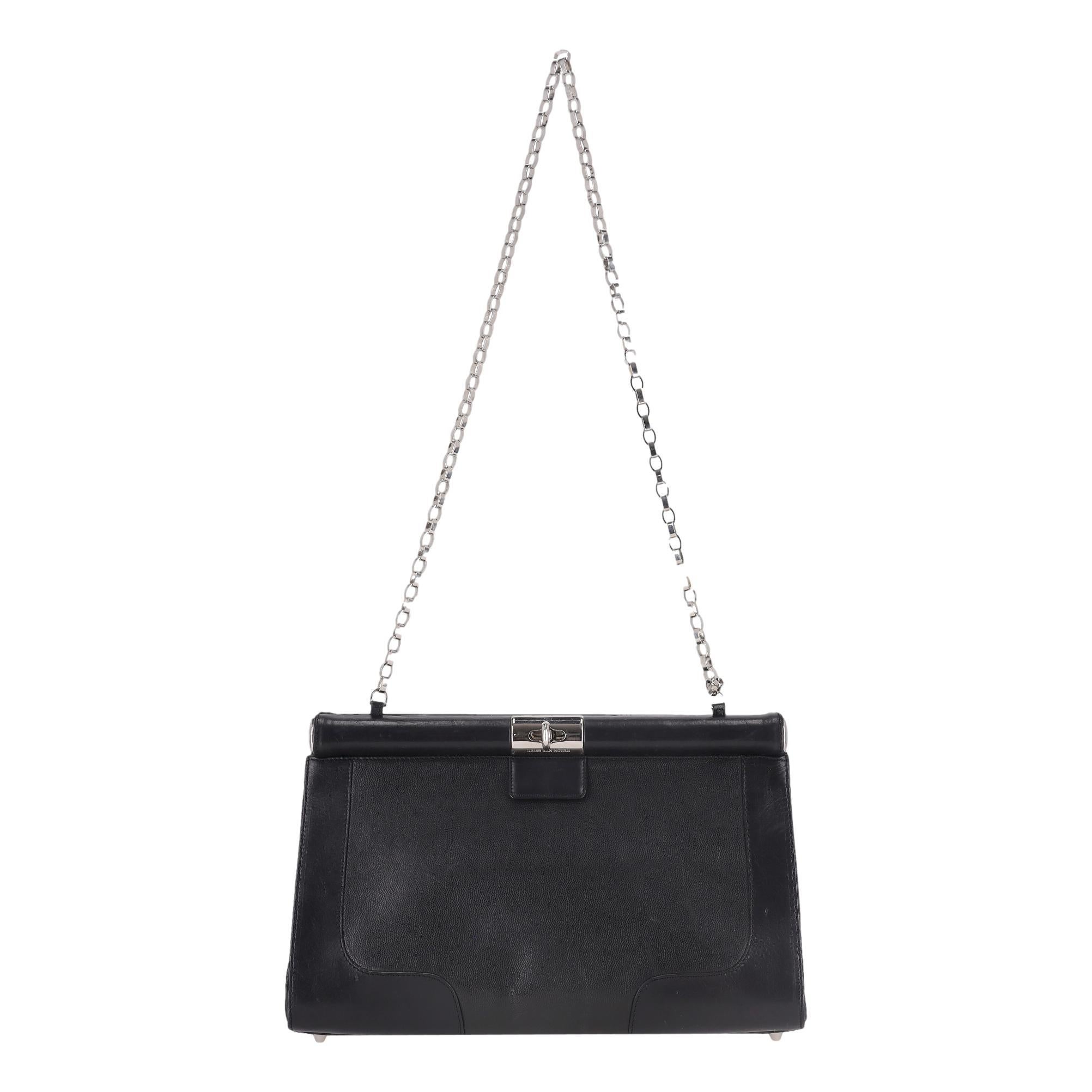 Bolso de piel con correa de cadena Dries van Noten

Bolso estructurado negro de piel.

Con el grabado 