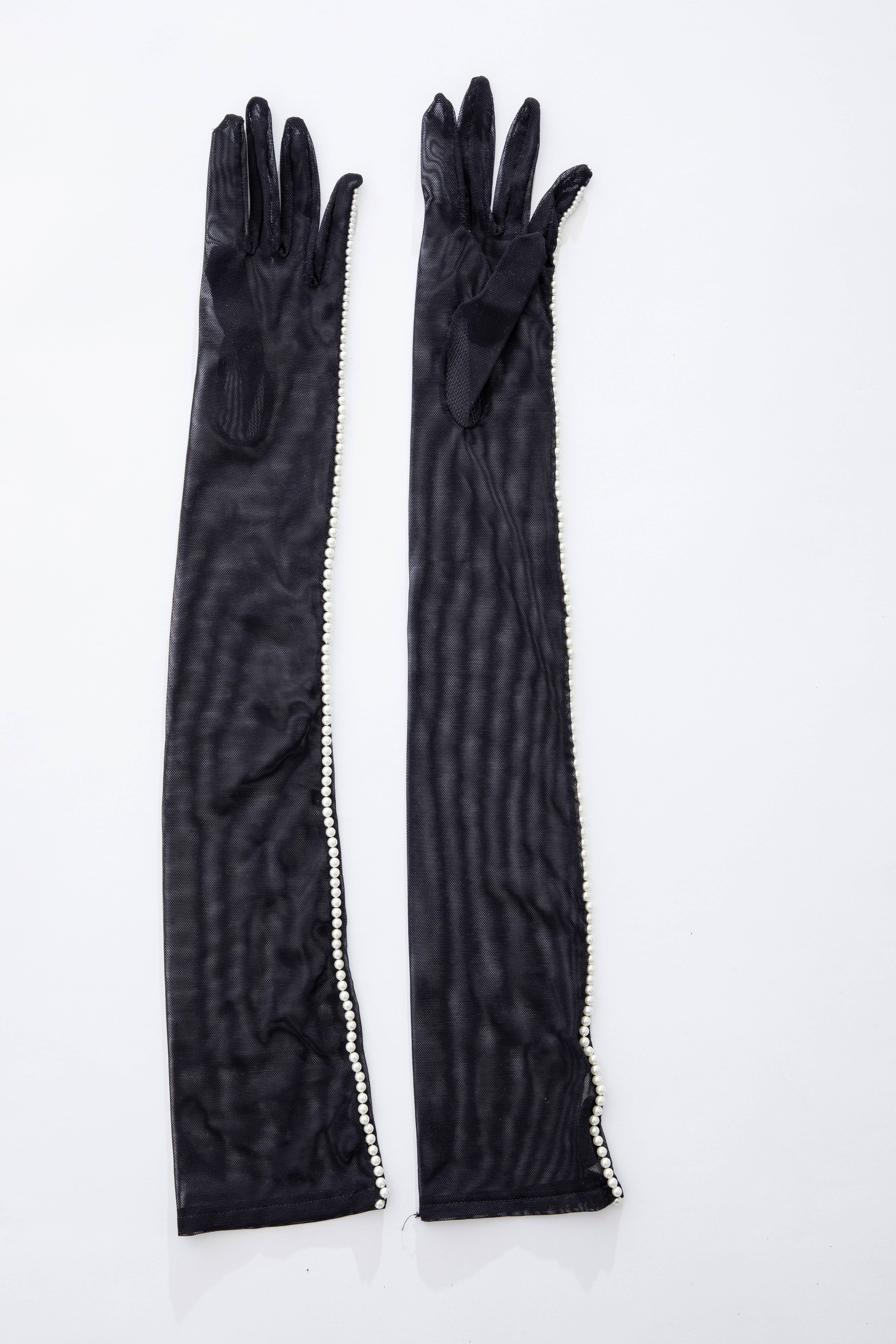 Black Dries Van Noten mesh long gloves with faux pearl embellishments. 
Includes box.

Small - Length: 23, Width 4.5
