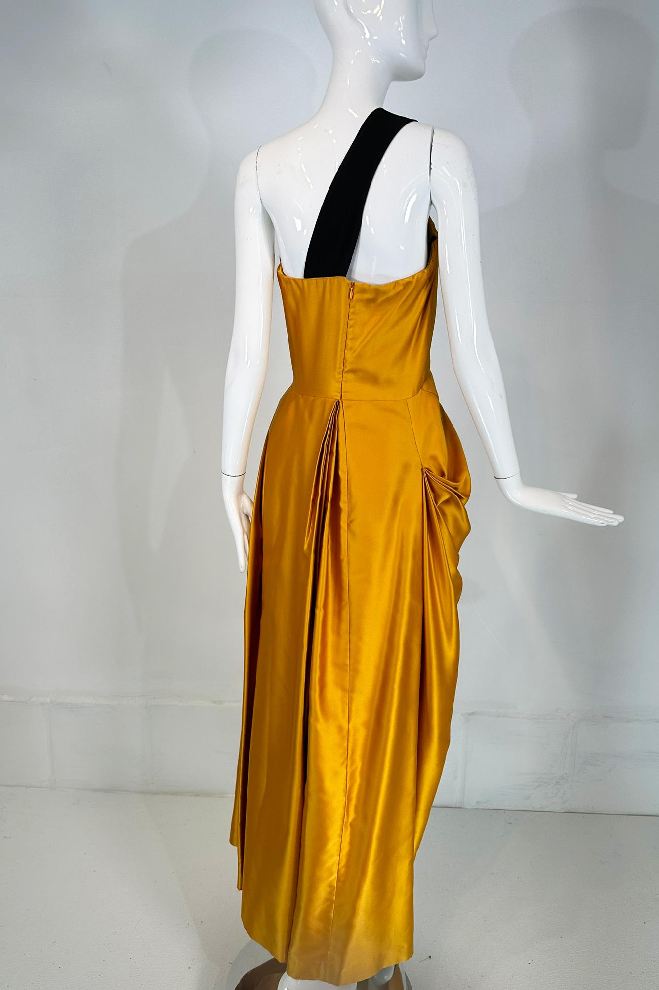 Dries van Noten Vestido de noche con un hombro de seda Marigold SS 2009 Look 53 en venta 2