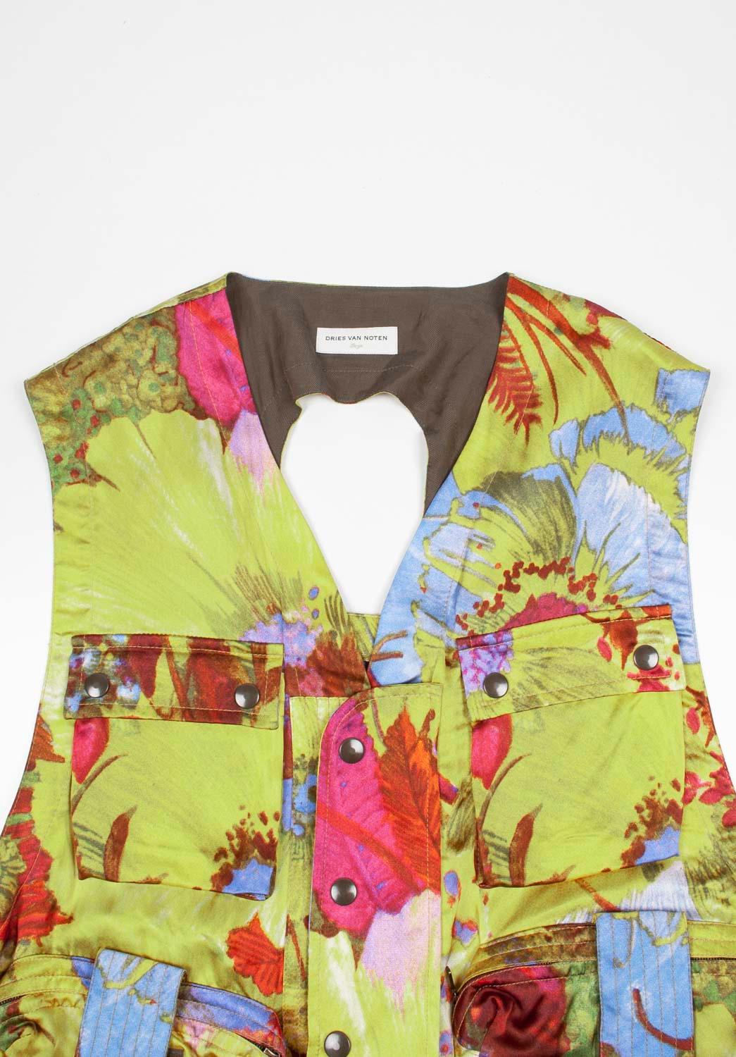 Check my other listings. Have many more designer clothes for sale. Open to any offers.
Item for sale is 100% genuine Dries Van Noten Cargo Men Vest, DUNU0
Color: multi
(An actual color may a bit vary due to individual computer screen