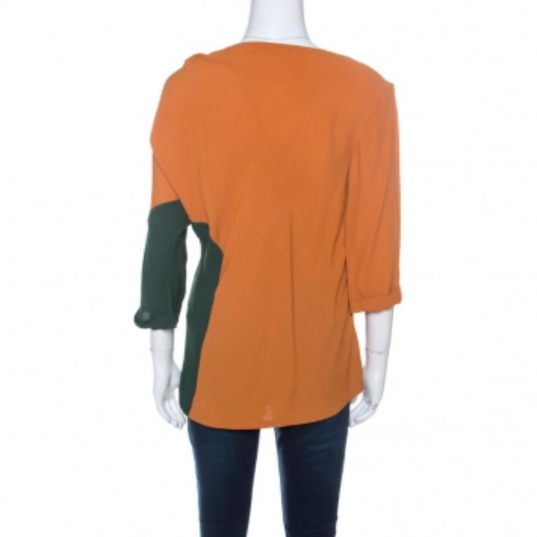 Make an impression like never before in this top from Dries Van Noten! The colourblock top is made of rayon and features quarter sleeves. Pair it with slim-fit pants and pumps.
