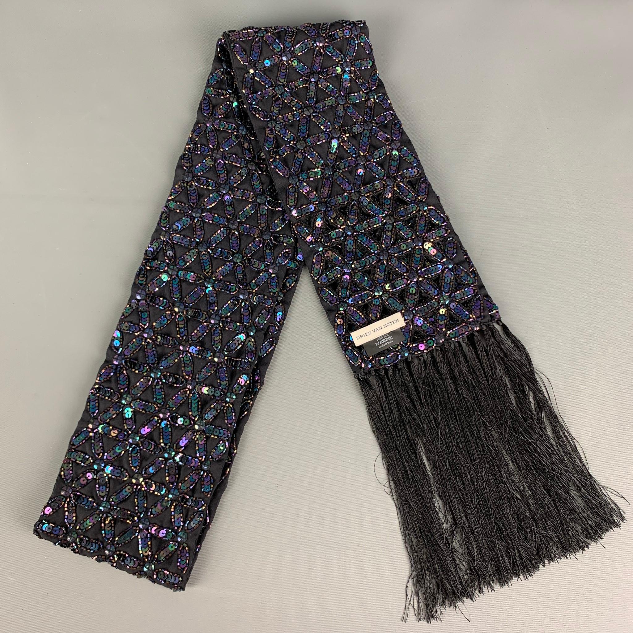 DRIES VAN NOTEN scarf comes in a navy silk woven material featuring flowers motif, beaded and sequins embroidery.

Excellent Pre-Owned Condition.

Length: 63 in.
Width: 4 in.

 

SKU: 124473
Category: Scarves

More Details
Brand: DRIES VAN
