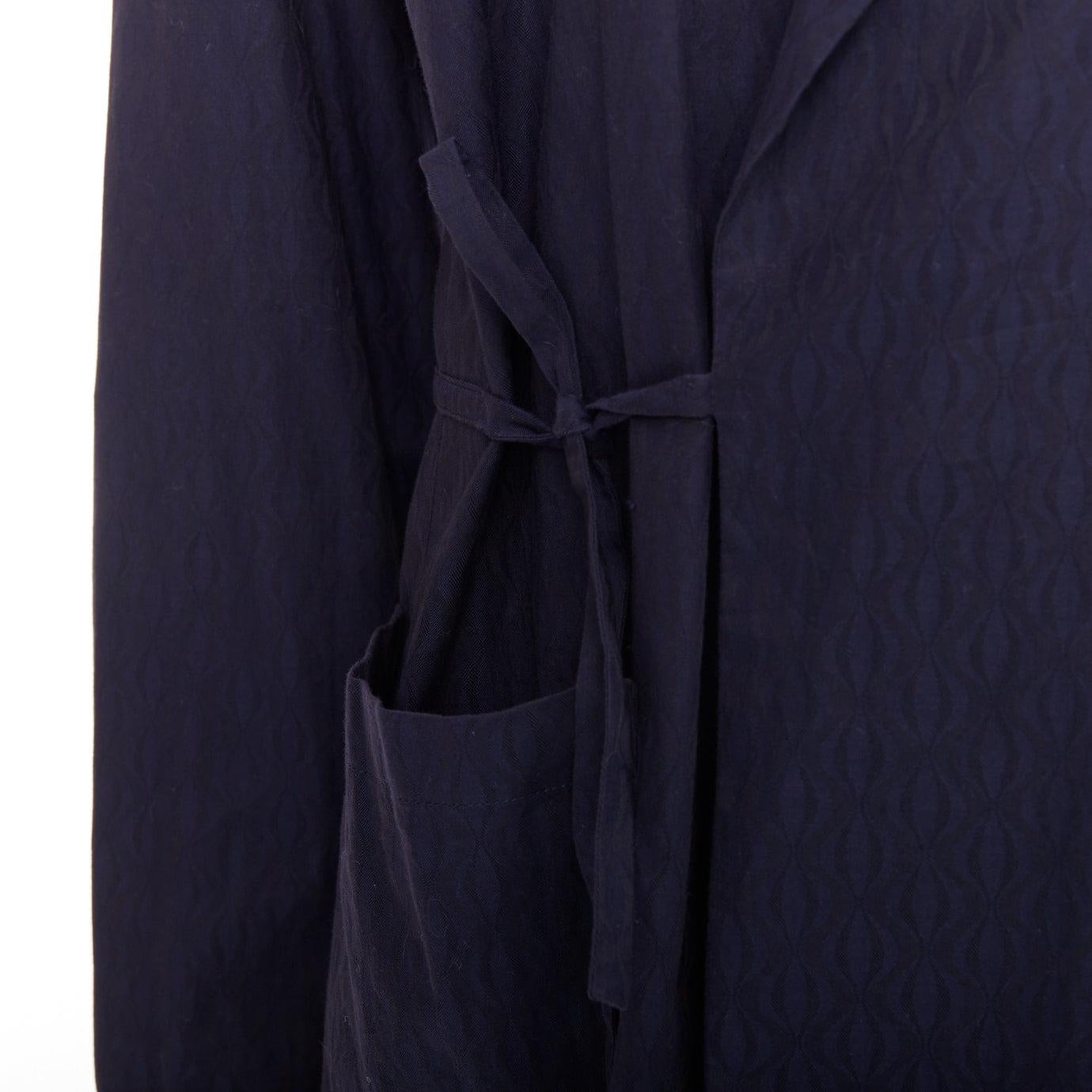 DRIES VAN NOTEN bleu marine subtil imprimé coton kimono à col overshirt IT44 XS
Référence : PRWU/A00185
Marque : Dries Van Noten
Matériau : Coton
Couleur : Marine
Motif : Solide
Fermeture : Attache auto
Détails supplémentaires : Style
