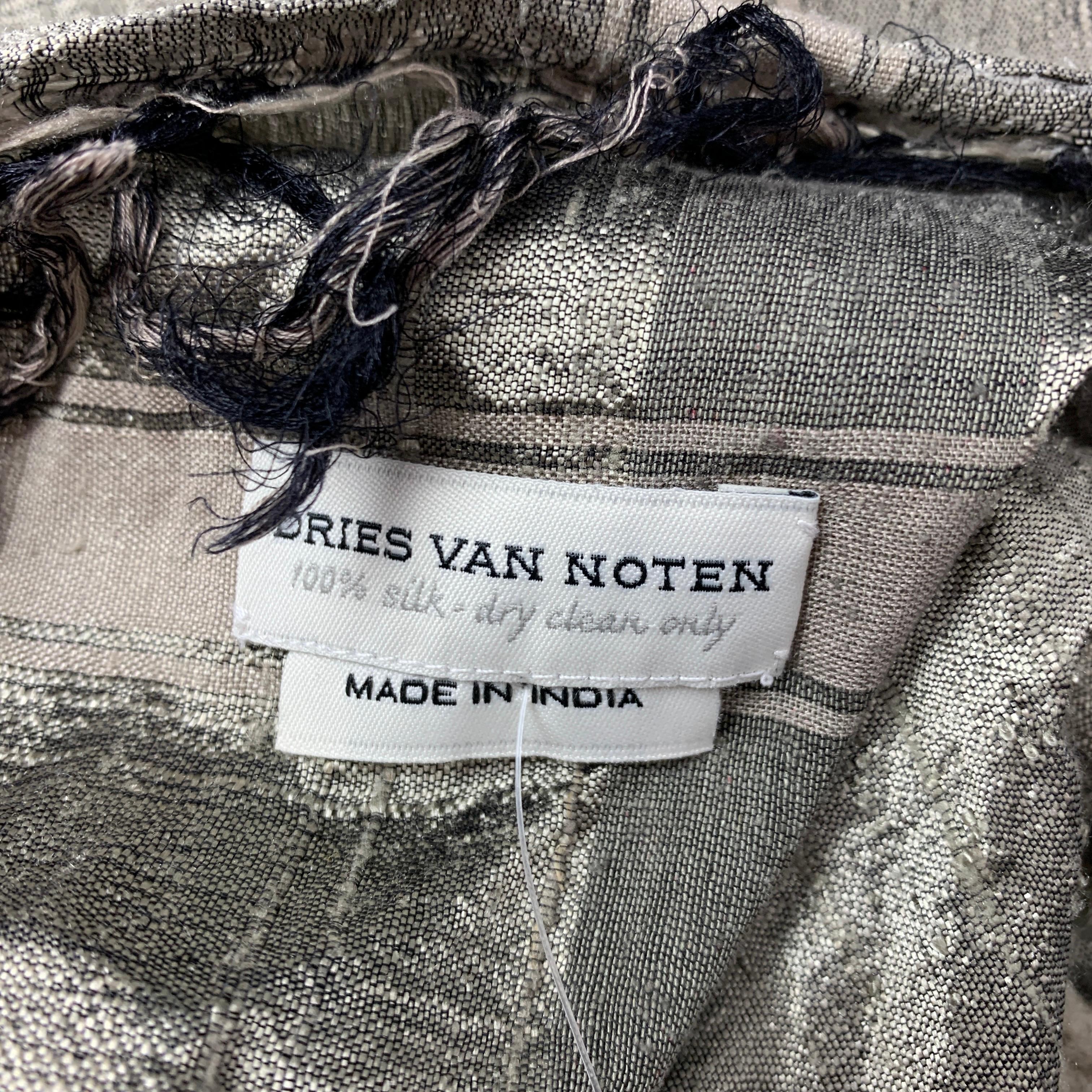 DRIES VAN NOTEN Schal aus Seidenjacquard in Oliv und Taupe mit Quasten im Zustand „Gut“ in San Francisco, CA