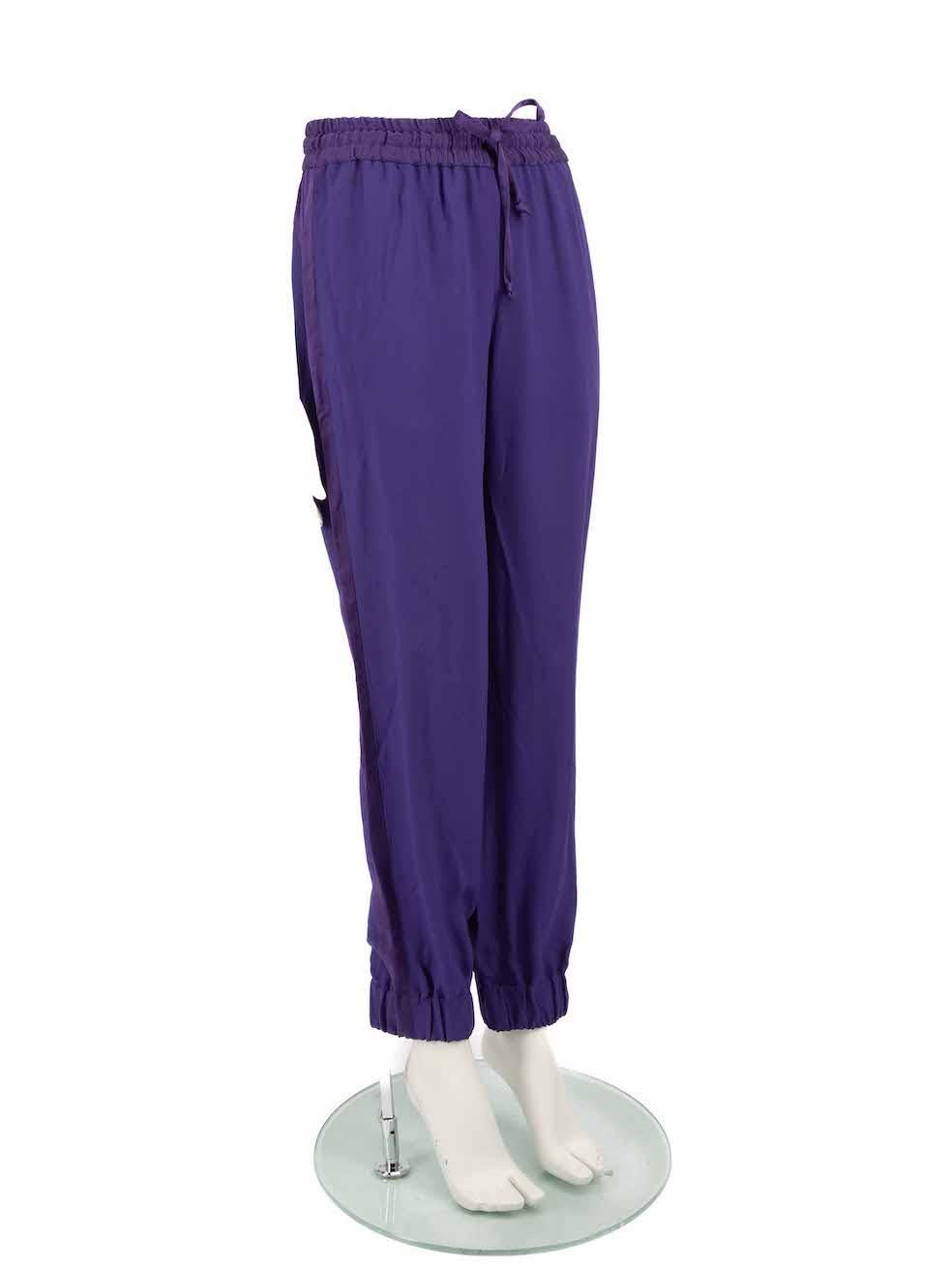 CONDIZIONE: molto buona. Questo articolo usato della stilista Dries Van Noten non presenta quasi nessun segno di usura.
 
 Dettagli
 Viola
 Viscosa
 Pantaloni
 Gamba affusolata
 Vita e polsini elasticizzati
 Coulisse in vita
 Vita media
 2x Tasche