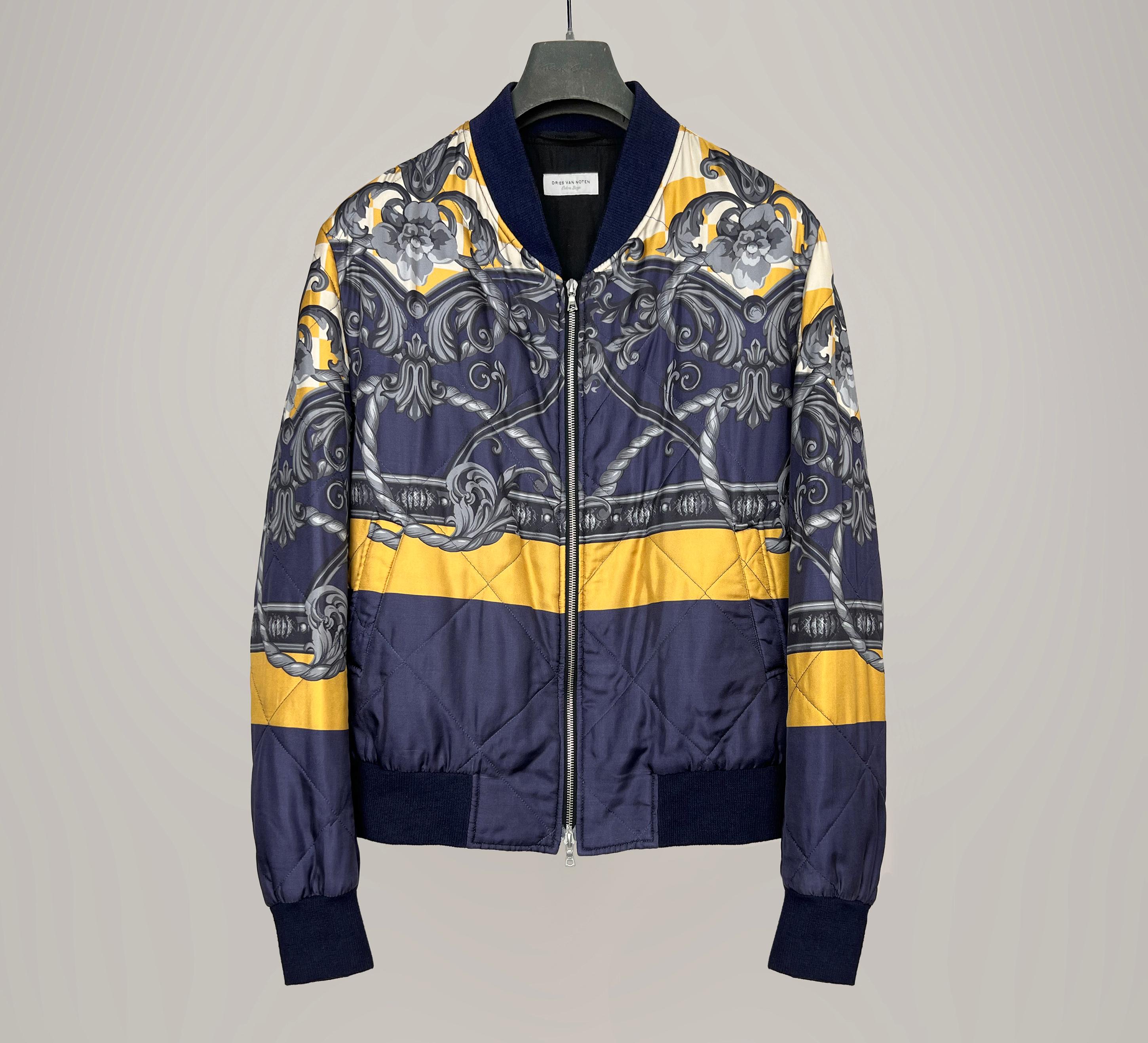 Bomber in seta trapuntata Dries Van Noten


taglia Extra Large
prodotto in Romania
colore: multi
cerniera: Riri M6, doppia
condizioni: usato con cura
composizione: 100% seta

 

Misure:
petto ~ 59 cm
manica ~ 66 cm
spalle ~ 48 cm
lunghezza della