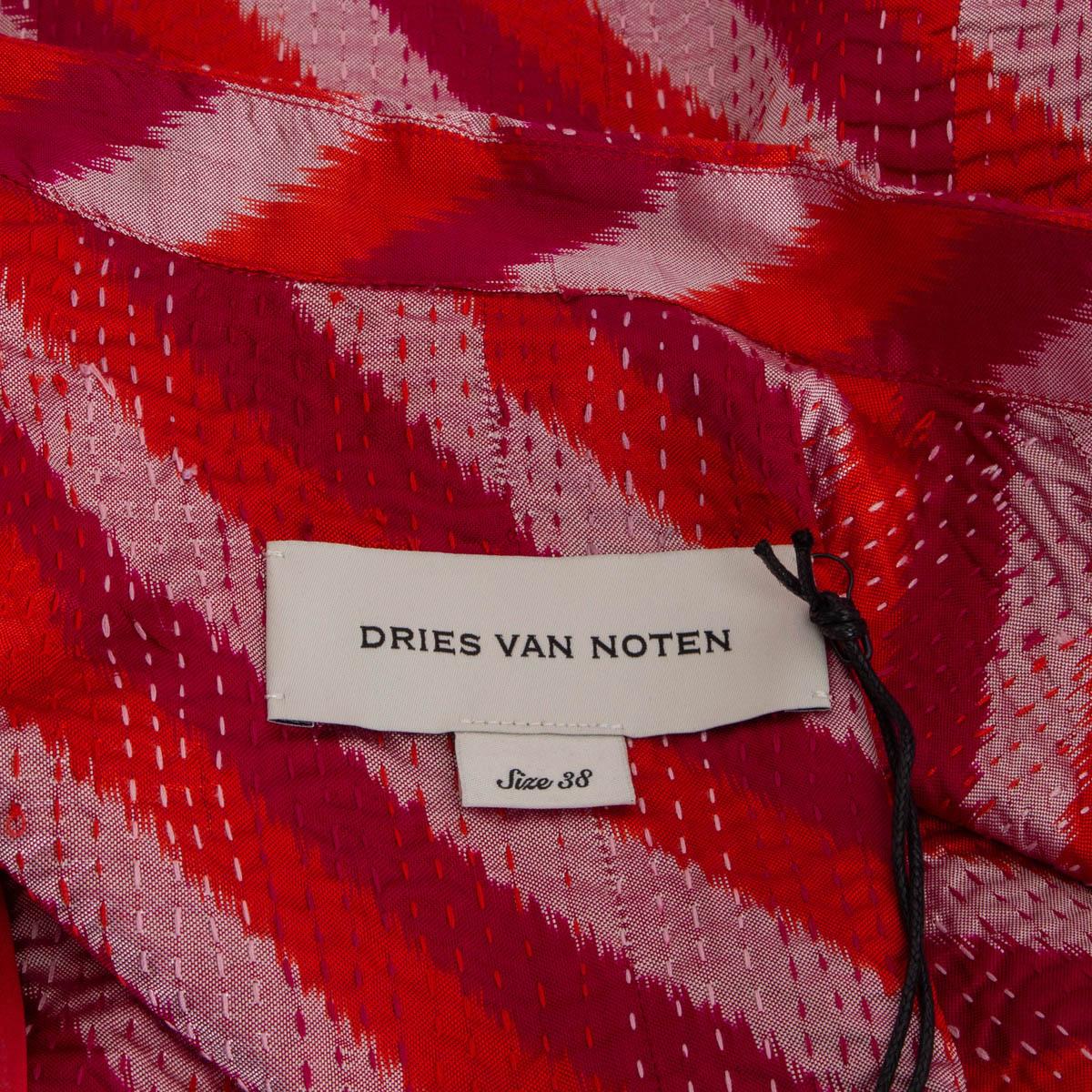 DRIES VAN NOTEN red pink silk 2022 IKAT STRIPED Blazer Jacket 38 M In Excellent Condition For Sale In Zürich, CH