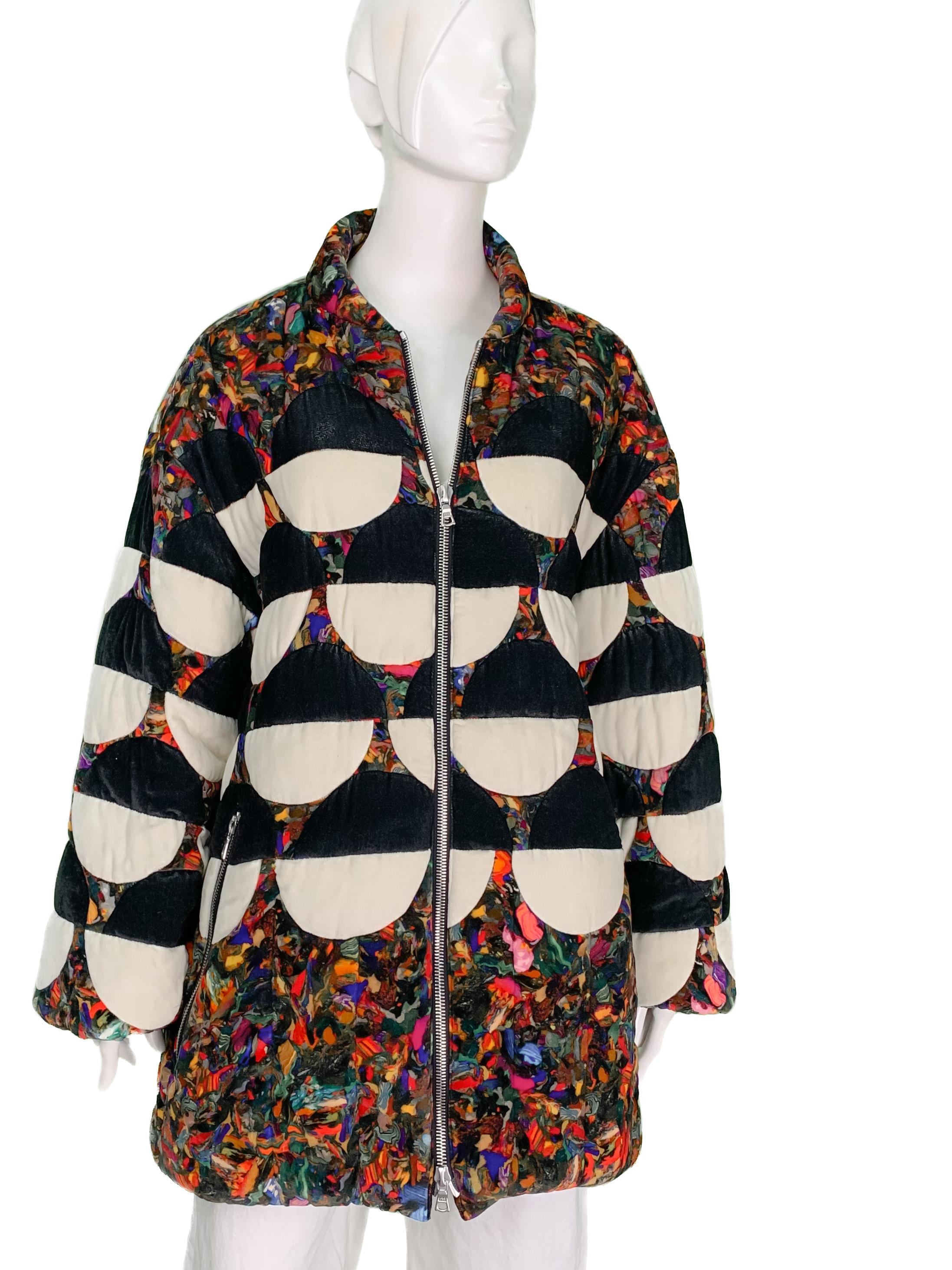 Dries Van Noten Autumn/Winter 2017 oversized quilted bomber jacket in viscose & silk velvet with multicolor mosaic abstract print and contrasting black and white circles in relief.
Condition 9/10: excellent.
Size Medium, generously oversized so fits