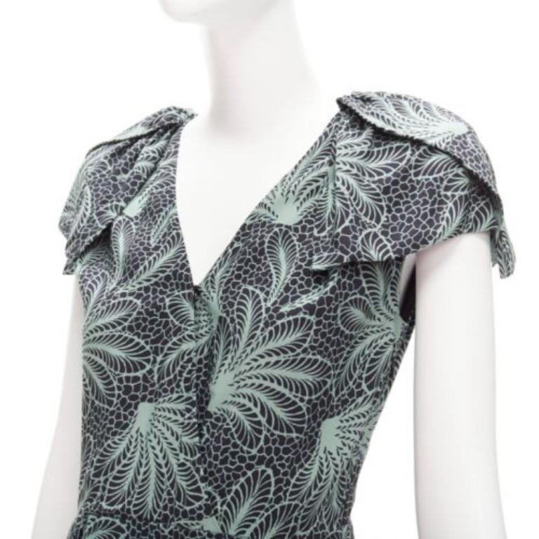 DRIES VAN NOTEN Runway green leaf print petal sleeves V neck midi dress FR36 S
Reference: CELG/A00295
Brand: Dries Van Noten
Collection: Runway
Material: Viscose
Color: Green, Black
Pattern: Floral
Closure: Zip
Lining: Black Fabric
Extra Details: