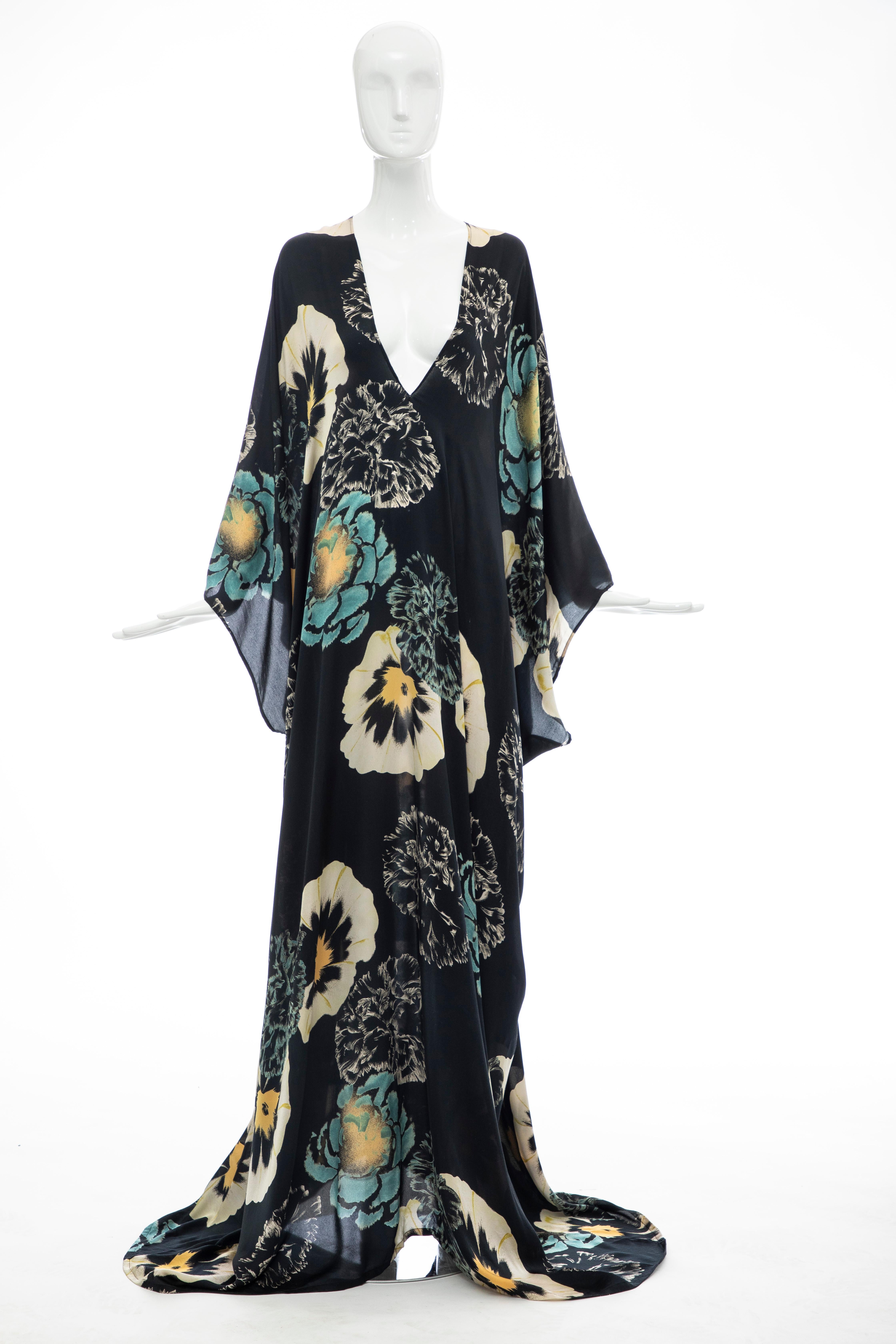 Dries Van Noten Runway Spring 2002 silk kaftan dress with V-neck and floral print throughout.

Belgium - Medium

Bust: 43, Waist: 43, Hip: 44, Length 70

