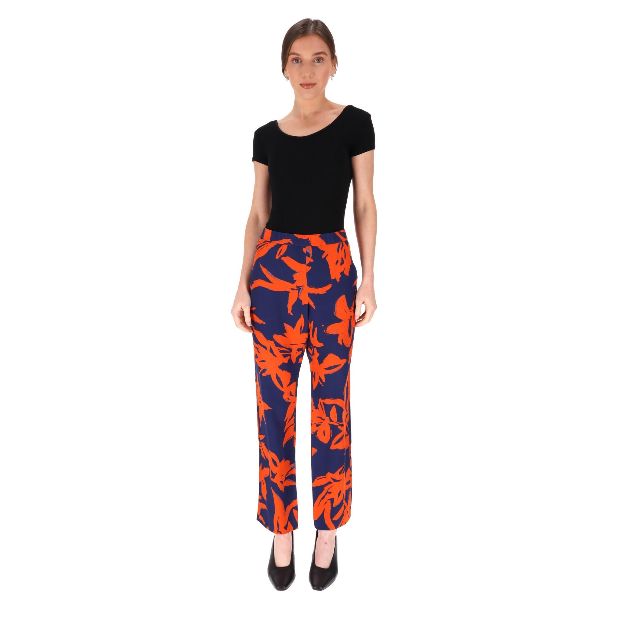 Dries Van Noten Silk Floral Trousers

Cropped, navy blue trousers with a vibrant orange floral print through out.

Elasticated waistband.

Size - 40EU

Condition - Very Good

Composition - 100% Silk