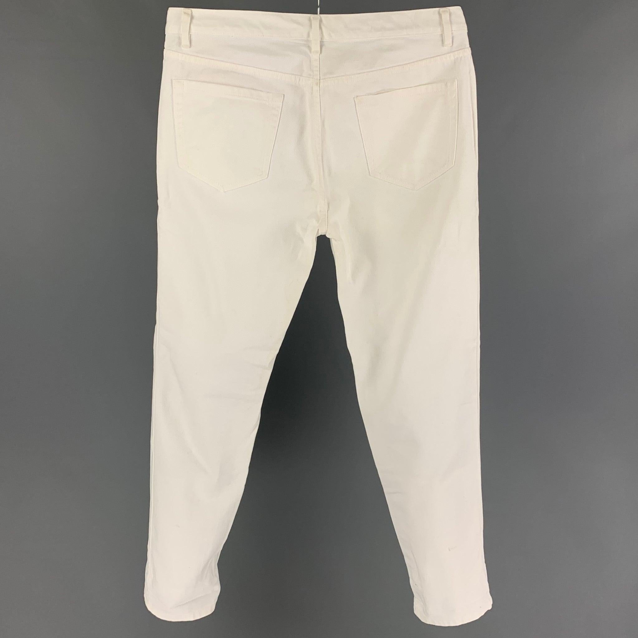 DRIES VAN NOTEN jeans comes in a white cotton featuring a slim fit and a zip fly closure.
Good
Pre-Owned Condition. Light discoloration. As-Is.  

Marked:   31 

Measurements: 
  Waist: 34 inches  Rise: 10 inches  Inseam: 29 inches 
  
  
