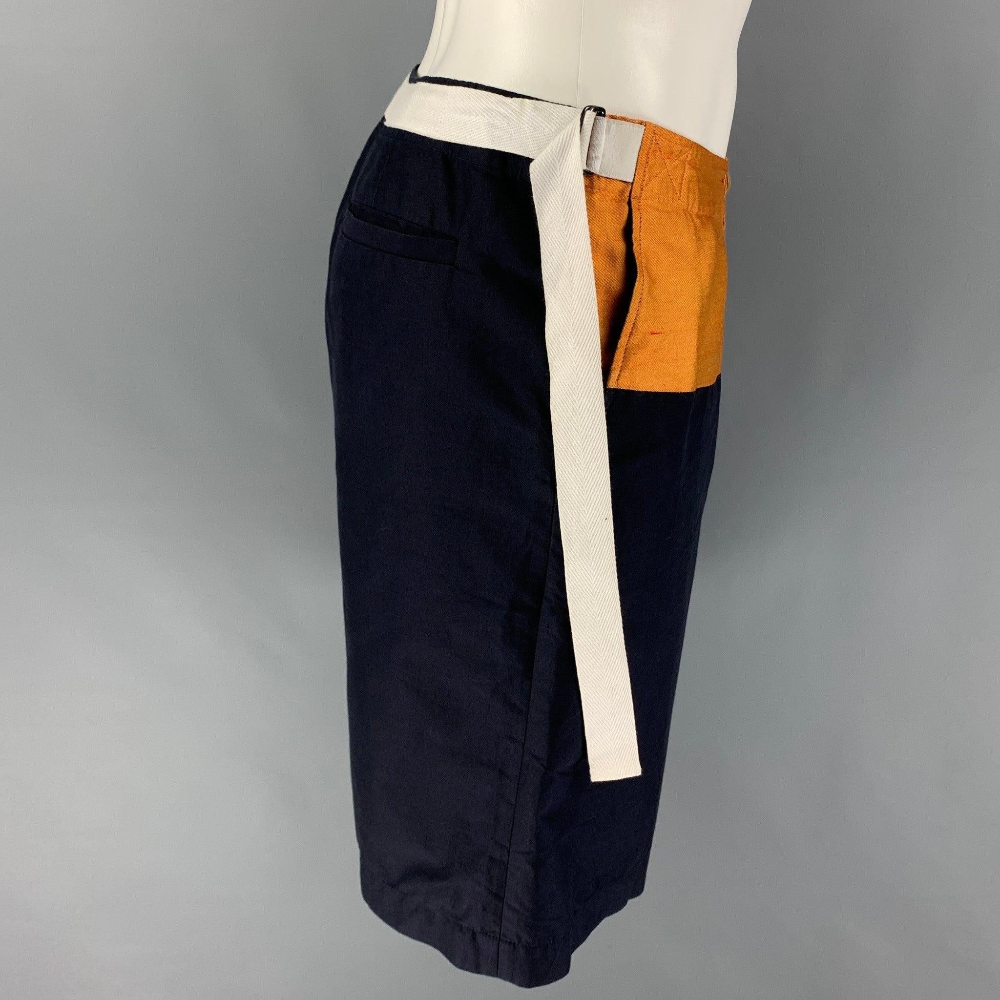 DRIES VAN NOTEN shorts comes in a navy & gold color block featuring adjustable side straps, zip fly, and a buttoned closure. Made in Romania. Excellent
Pre-Owned Condition. 

Marked:   48 

Measurements: 
  Waist: 32 inches  Rise: 11 inches  Inseam: