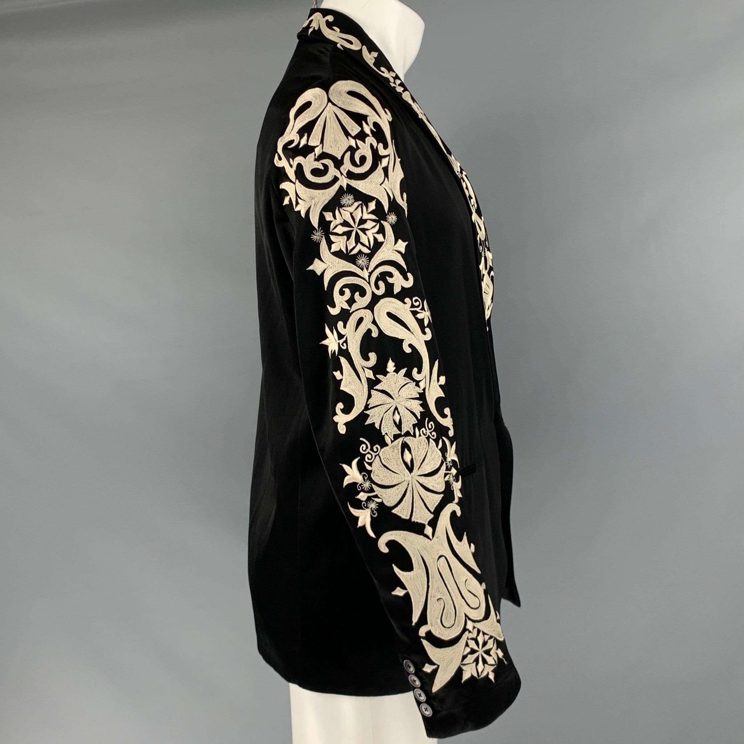 DRIES VAN NOTEN Size 38 Black Cream Embroidery Viscose Cotton Sport Coat In Excellent Condition For Sale In San Francisco, CA