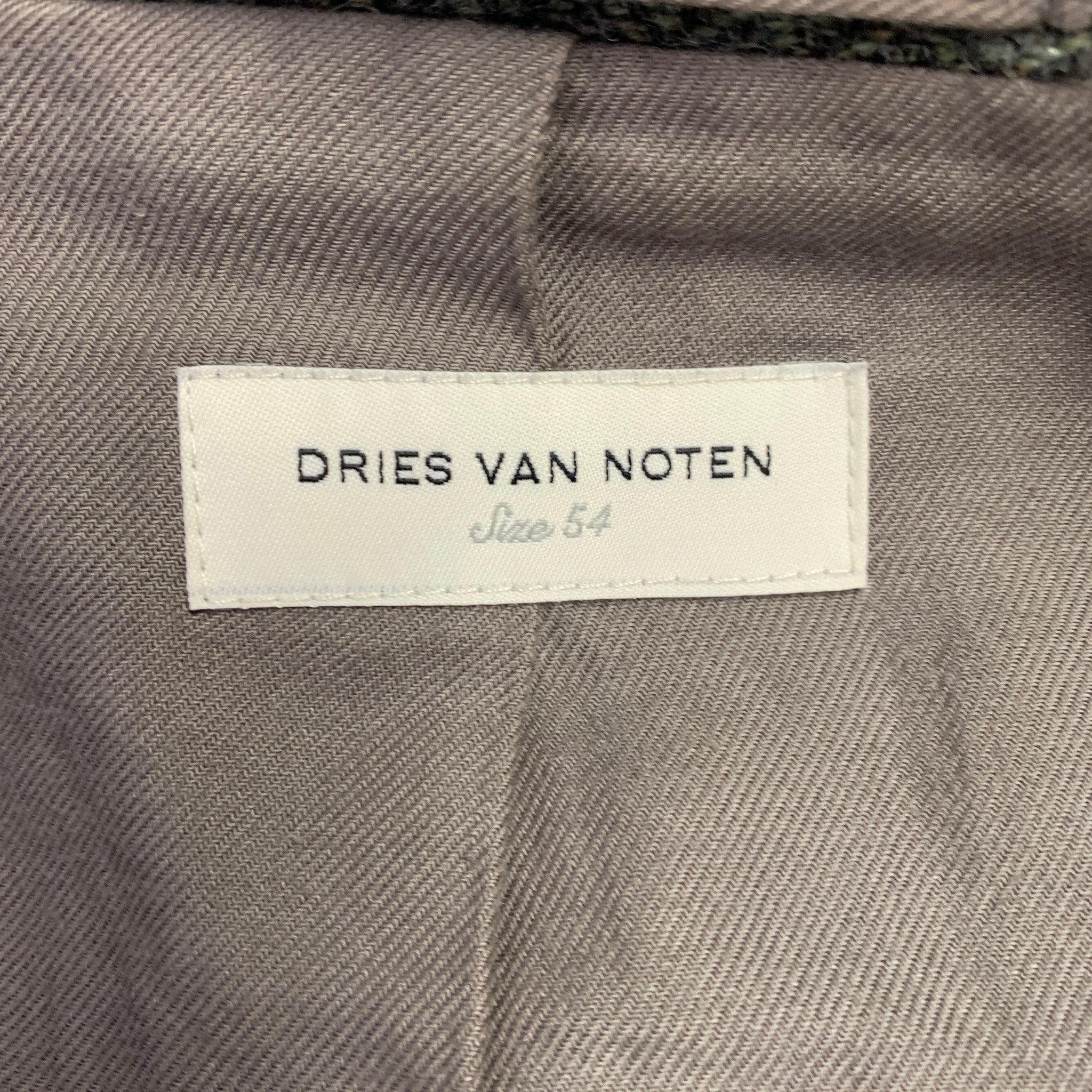 DRIES VAN NOTEN Size 44 Green Herringbone Wool Peak Lapel Sport Coat In Excellent Condition For Sale In San Francisco, CA