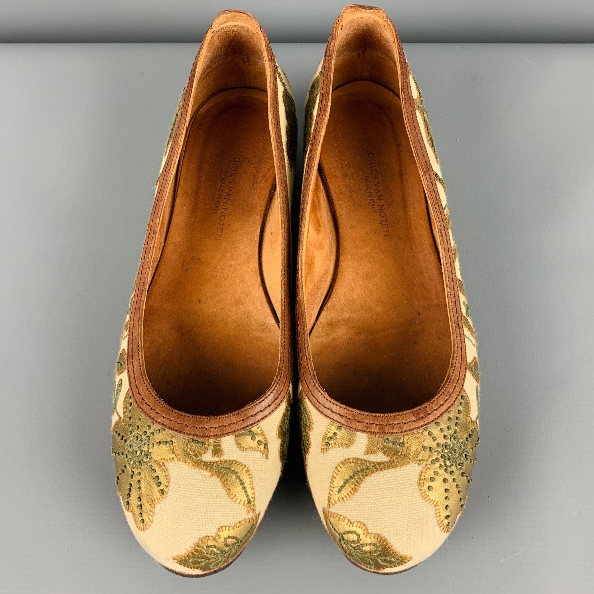 DRIES VAN NOTEN Size 7.5 Cream Gold Fabric Embroidered Leaves Wedge Flats Bon état - En vente à San Francisco, CA