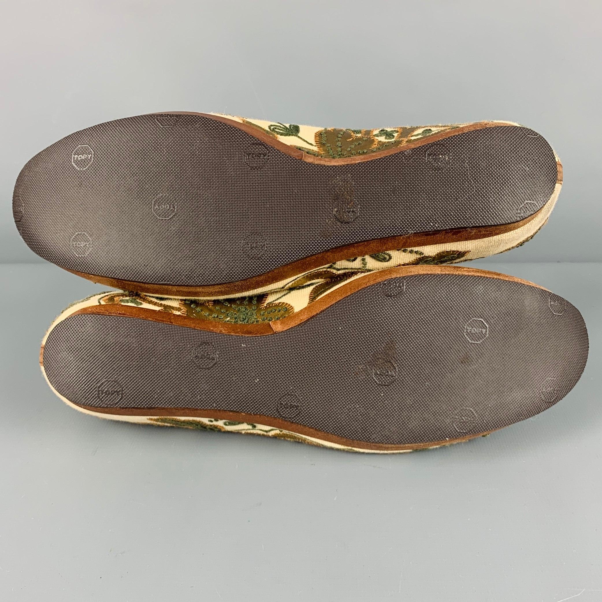DRIES VAN NOTEN Size 7.5 Cream Gold Fabric Embroidered Leaves Wedge Flats en vente 1