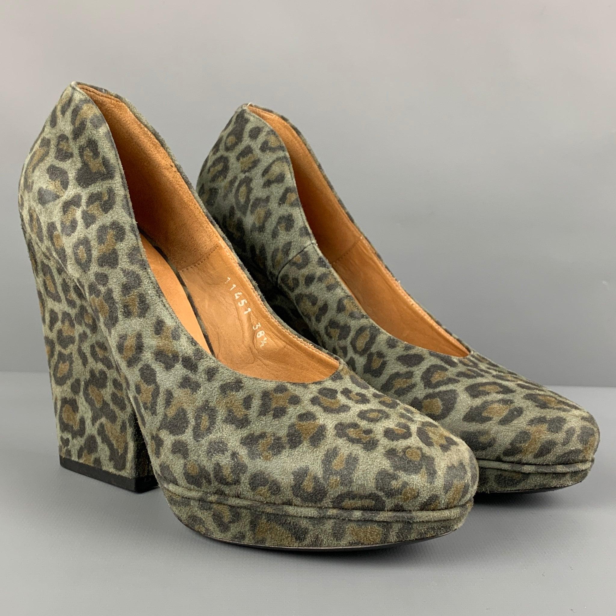 DRIES VAN NOTEN pumps comes in a moss & brown animal print featuring a platform and a chunky heel. Made in Italy.
Very Good
Pre-Owned Condition. 

Marked:  
 11451 38.5 

Measurements: 
  Heel: 4.5 inches  Platform: 0.5 inches 
  
  
 
Reference: