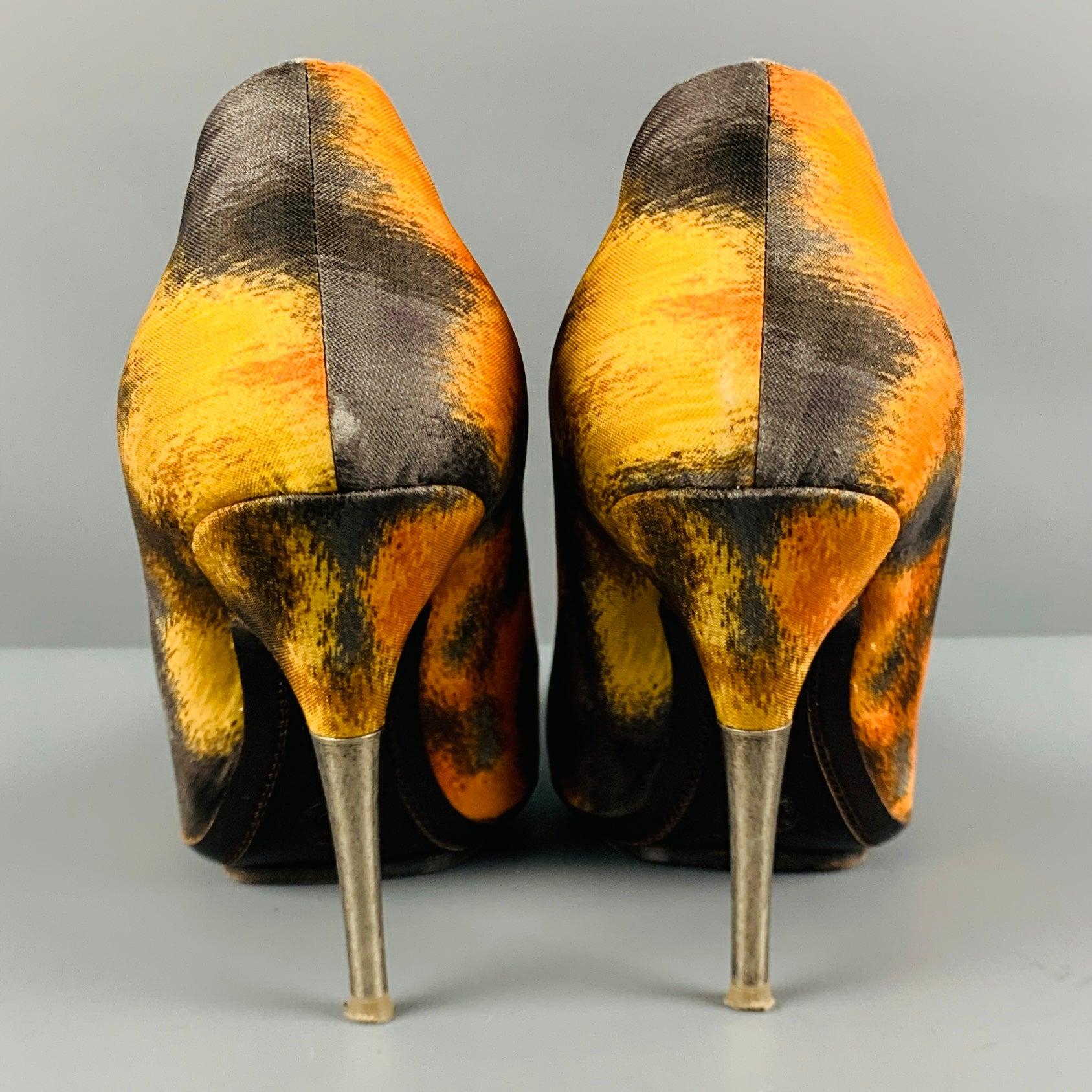 DRIES VAN NOTEN Size 9 Multi Color Silk Mixed Pattern Pumps In Excellent Condition For Sale In San Francisco, CA