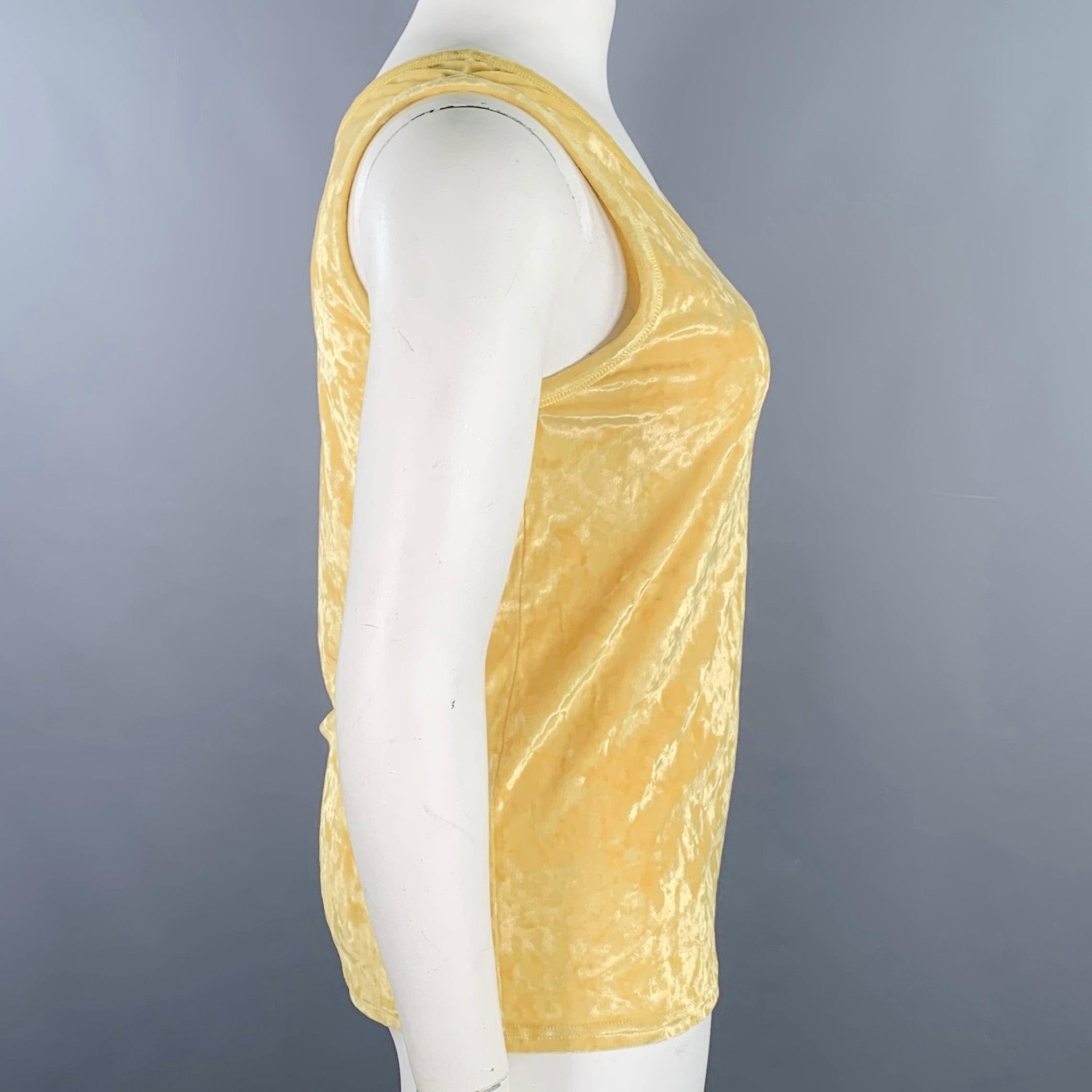 Canotta DRIES VAN NOTEN in velluto giallo di poliestere e poliuretano con scollo a palloncino.Ottime condizioni di prevendita 

Contrassegnato:   L 

Misure: 
 
Spalla: 12 pollici Petto: 38 pollici Lunghezza: 21,5 pollici 
  
  
 
Riferimento Sui