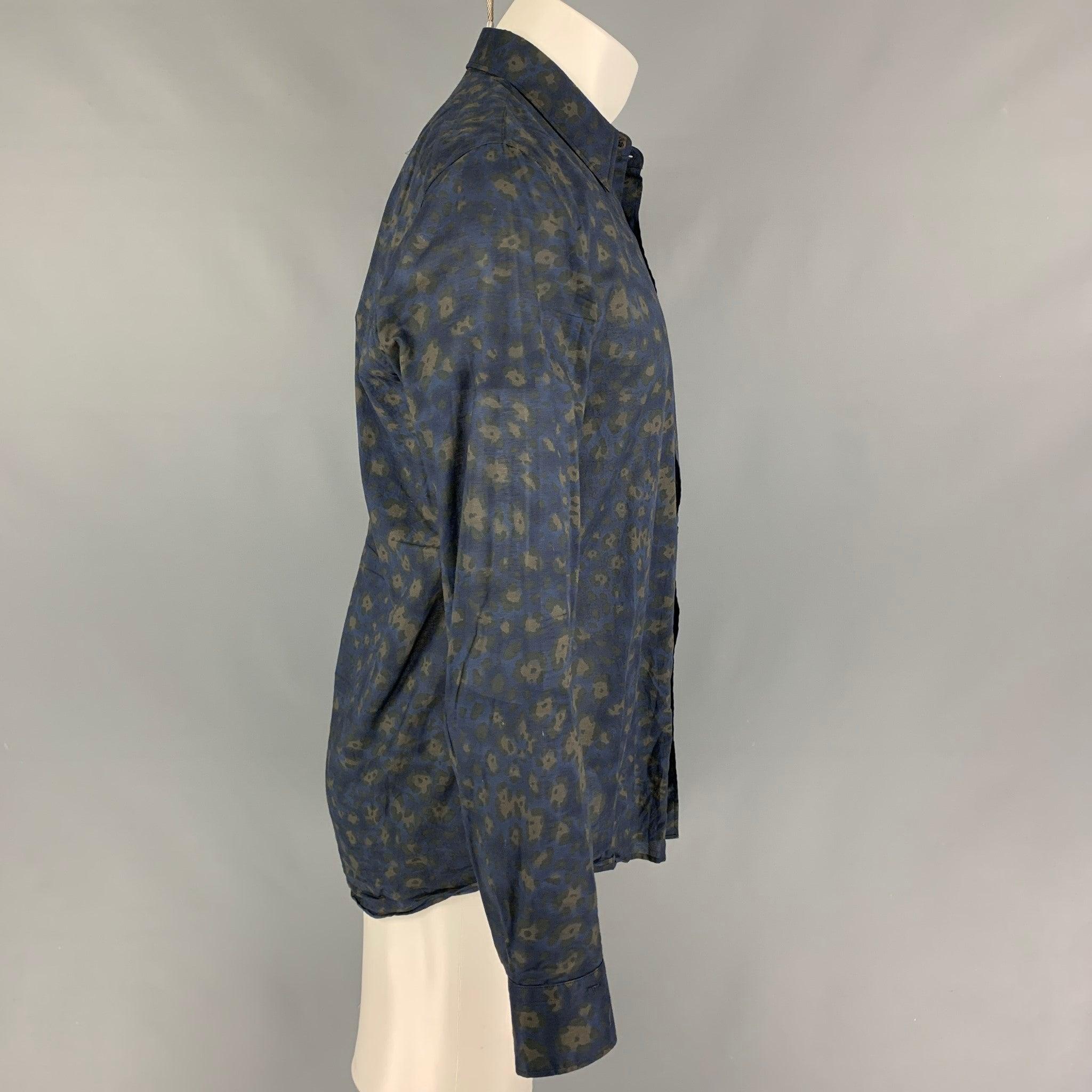 DRIES VAN NOTEN long sleeve shirt comes in a blue abstract floral cotton featuring a spread collar, patch pocket, and a button up closure.
Very Good
Pre-Owned Condition. 

Marked:   50 

Measurements: 
 
Shoulder: 18 inches  Chest: 40 inches 