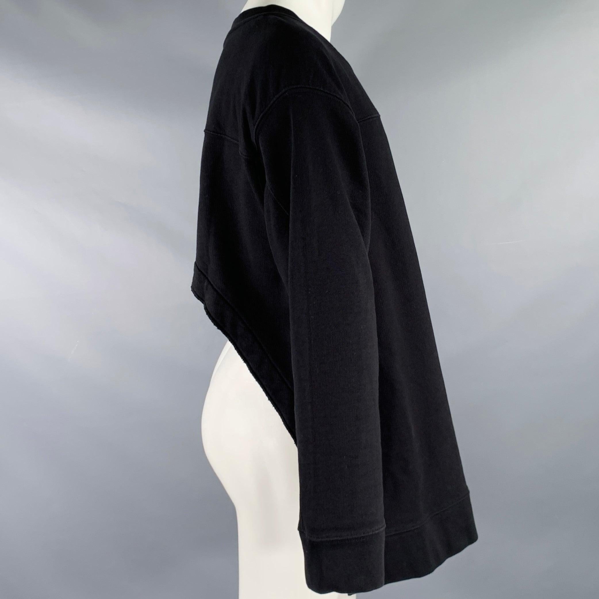 Sudadera DRIES VAN NOTEN
en un tejido de punto de algodón negro con un estilo oversize, espalda recortada y cuello redondo.Excelente estado de segunda mano. 

Marcado:   S 

Medidas: 
 
Hombro: 23 pulgadas Pecho: 45 pulgadas Manga: 23 pulgadas