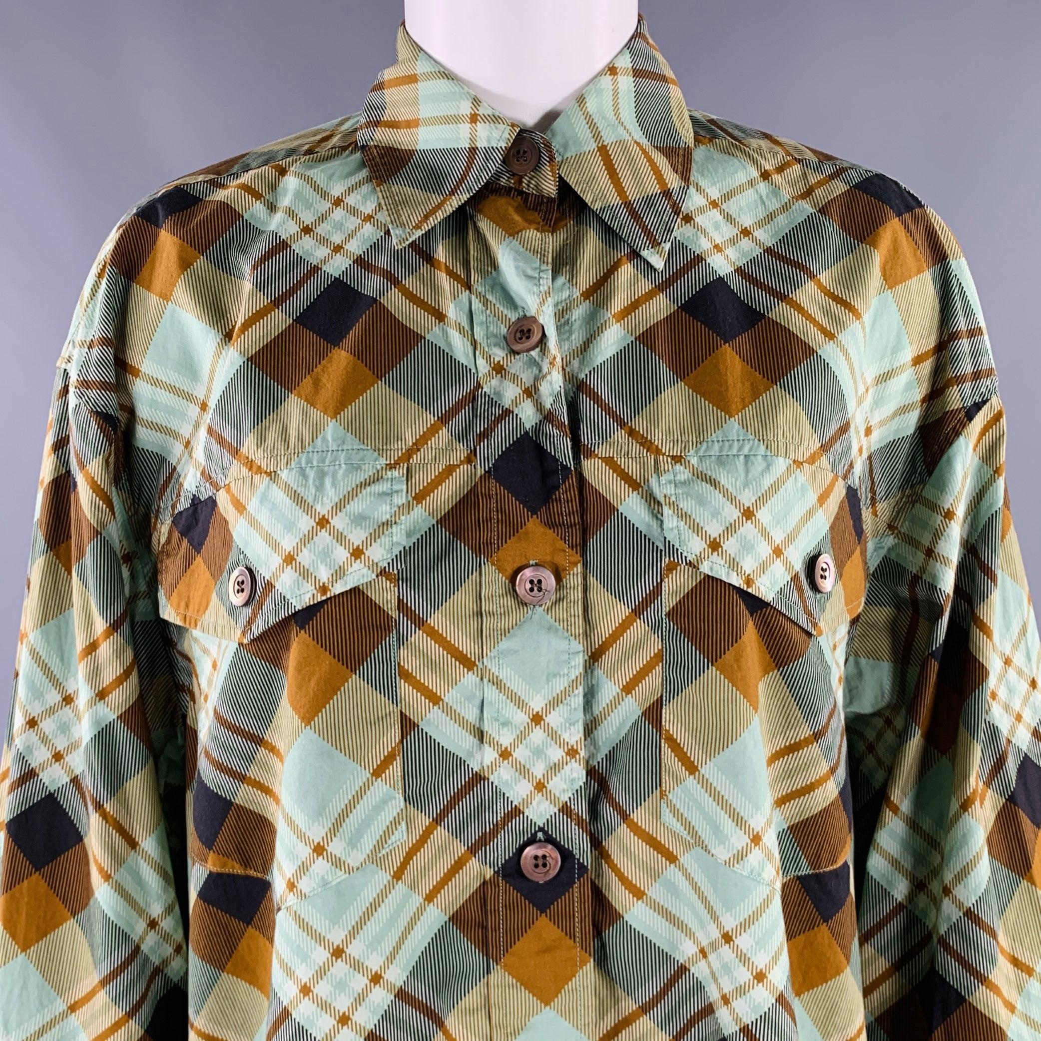 DRIES VAN NOTEN Kleid
in
ein grünes und braunes Baumwollgewebe im Hemdkleid-Stil mit langen Ärmeln, Karomuster und Knopfverschluss. Made in Hungary Ausgezeichneter Pre-Owned Zustand. 

Markiert:   S 

Abmessungen: 
 
Schultern: 19,5 Zoll Büste: 42