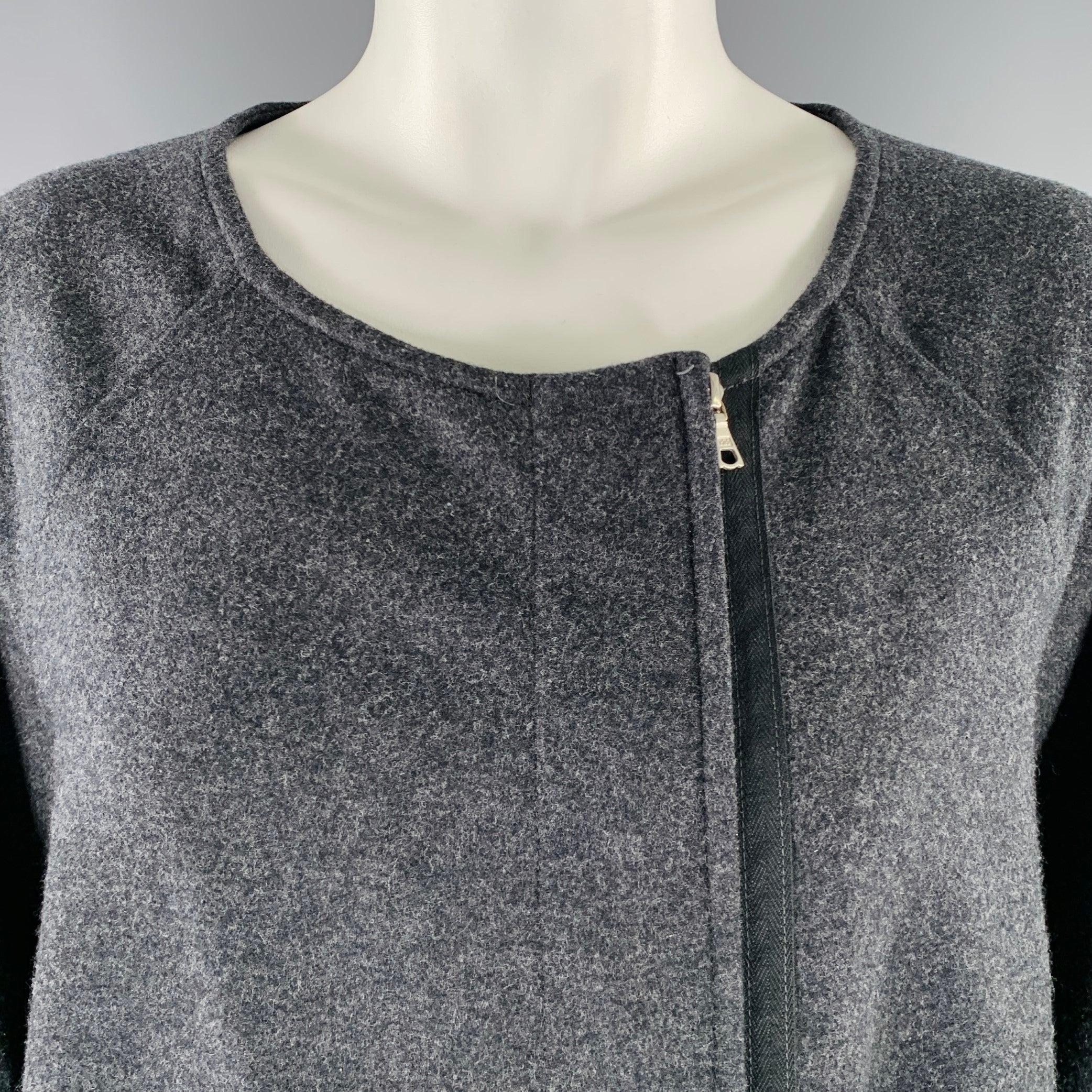 Manteau Coates VAN NOTEN
dans un
Tissu gris en laine mélangée au cachemire, style sans col, manches 3/4 extra larges et fermeture à glissière asymétrique. Fabriqué en Slovénie. Excellent état. 

Marqué :   S 

Mesures : 
 
Épaule : 17.5 pouces Buste