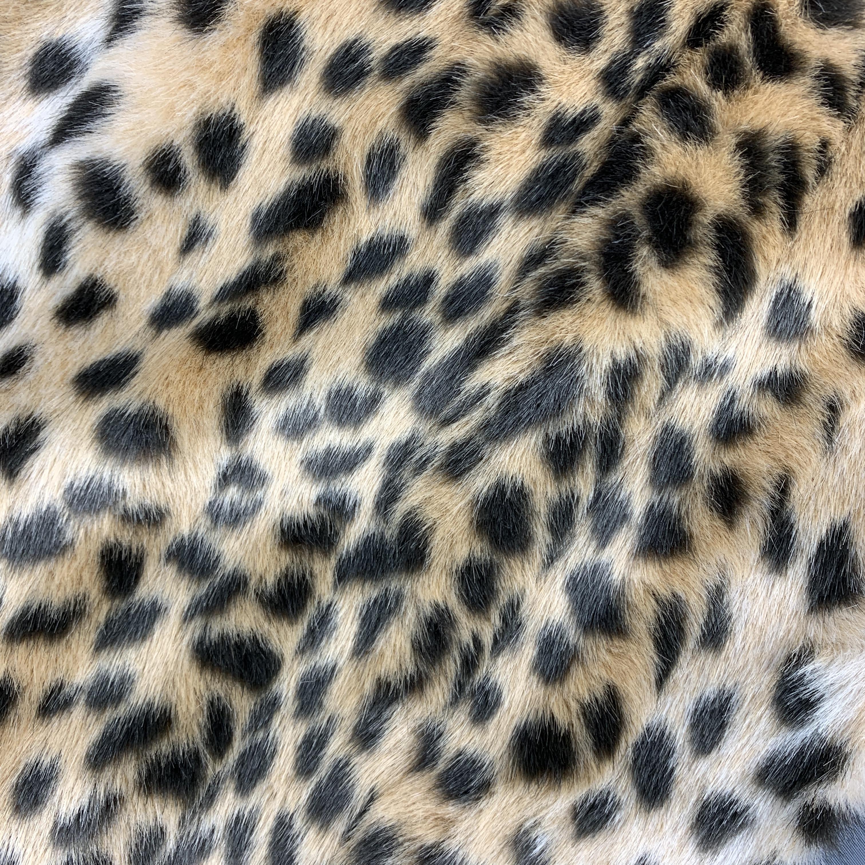 DRIES VAN NOTEN scarf comes in beige and black faux cheetah fur with black liner and loop closure. Missing strap. As-is. Made in Hungary.
 
Excellent Pre-Owned Condition.
 
Length: 54 in.
Width: 9-11 in.