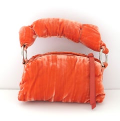 Borsa con manici a nodo in velluto arancione mandarino di Dries van Noten