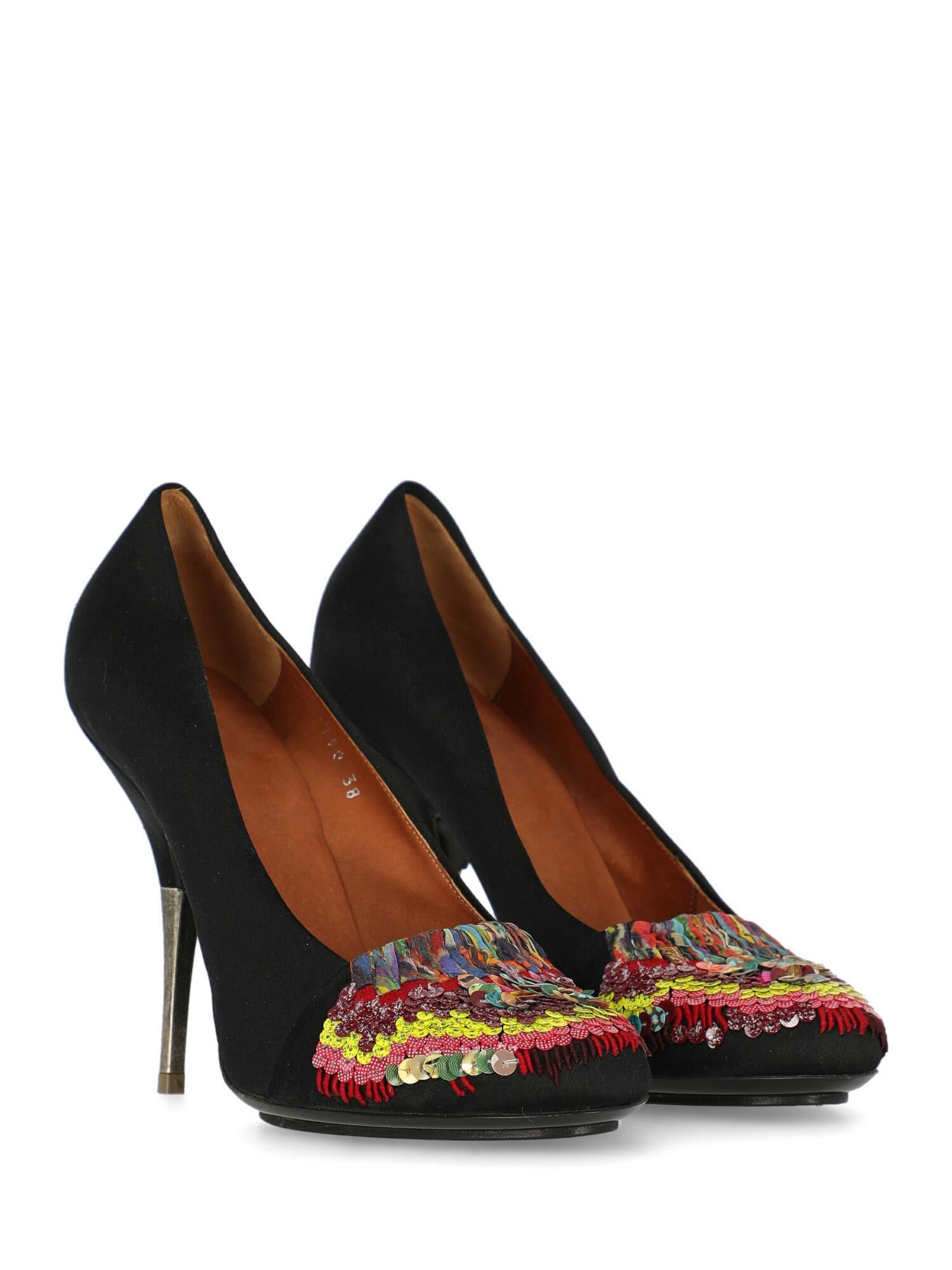 Shoe, fabric, other patterns, round toe, branded insole, tapered heel, high heel, sequin embellishment
Includes:	 N\A
-Product Condition: Very Good
Upper: loose stitchings, negligible wrinkle. Insole: negligible generic residues.

Measurements: