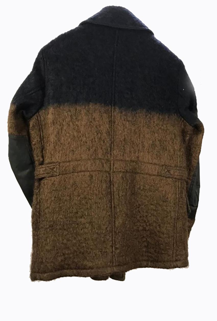 DRIES VAN NOTEN

WOOL CROP MEN'S COAT
Double breasted
4 pockets

Content on the tag (see the photo)!
Brand new.
Name of celebrity will be disclosed after sale complete
100% authentic guarantee 
 
PLEASE VISIT OUR STORE FOR MORE GREAT ITEMS

 os


