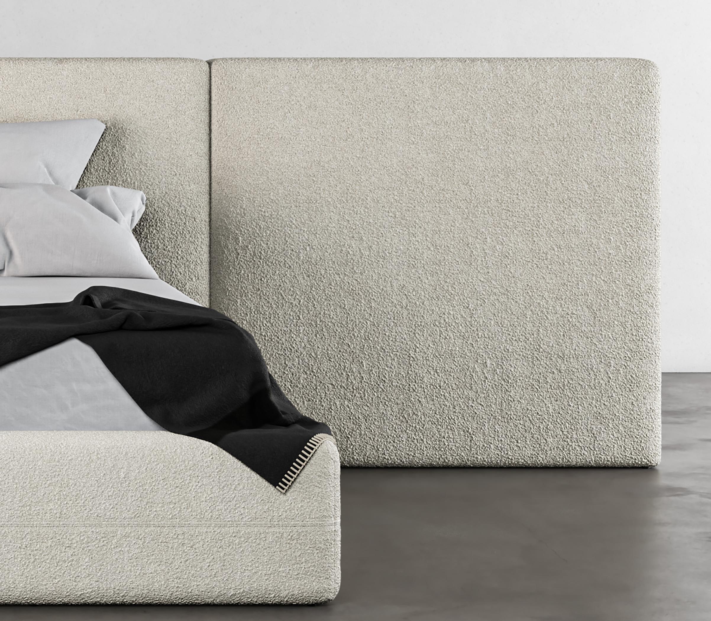 Drift Bed - Modern Design in Soft White Boucle In New Condition For Sale In Laguna Niguel, CA