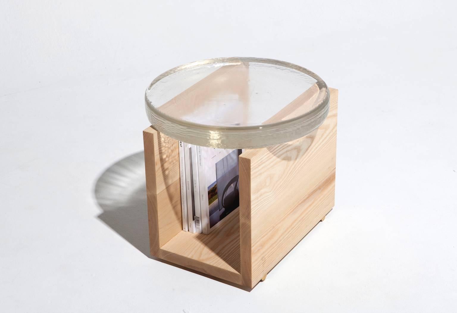 Moulage Drift Table basse d'appoint contemporaine en bois massif et verre coulé Sculptural