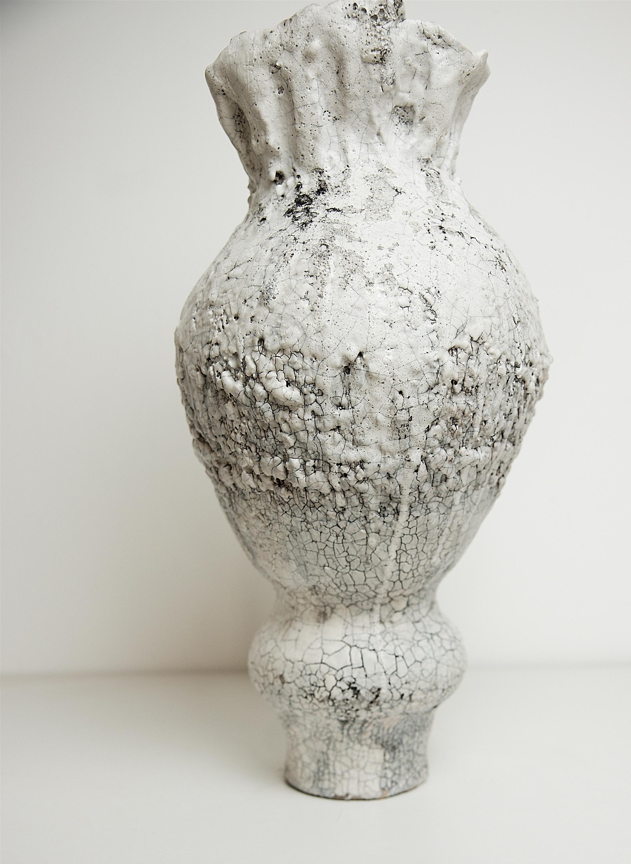 Drift  Crackle  White Sculptured Vase In New Condition For Sale In Van Nuys, CA