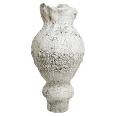 Drift  Knistern  Weiße skulpturale Vase in Weiß