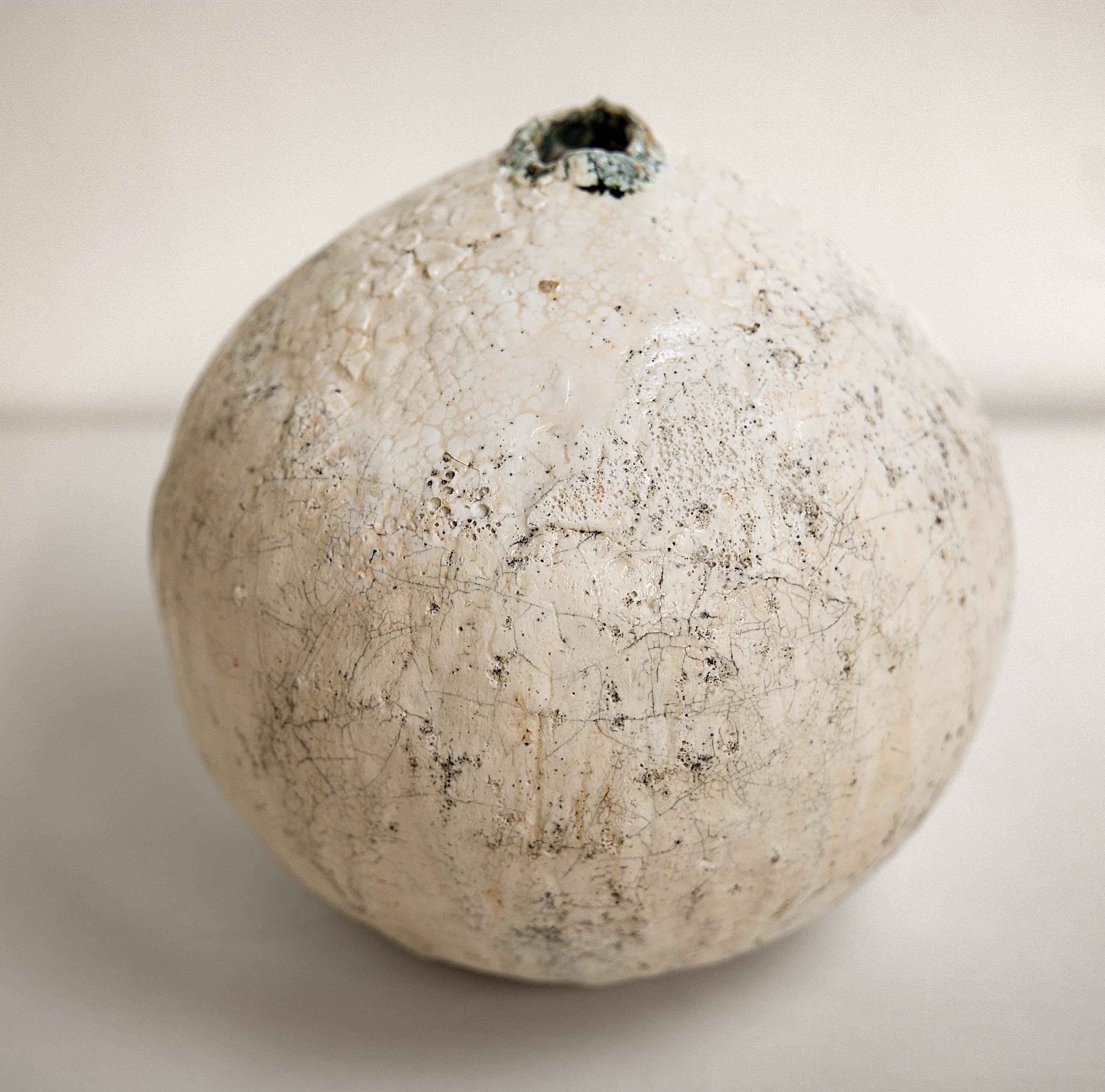 XXIe siècle et contemporain Vase de lune crème Drift fait main II en vente
