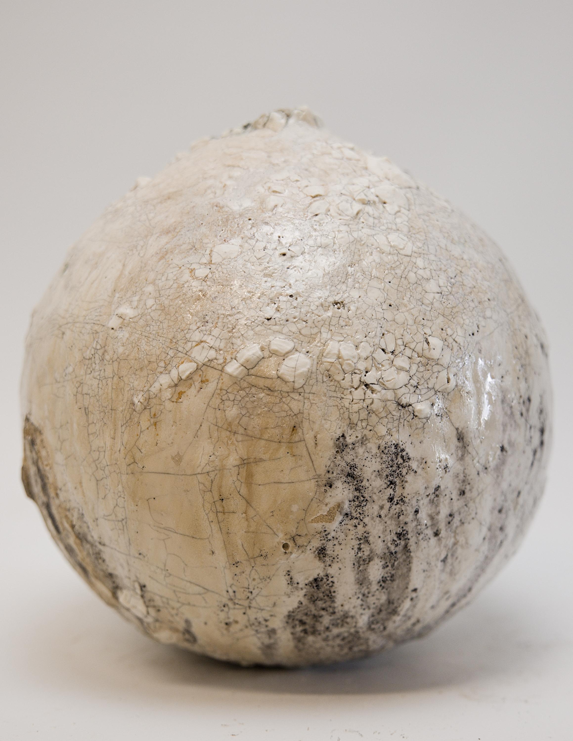 Drift Cream Moon Vase Handmade III In New Condition In Van Nuys, CA
