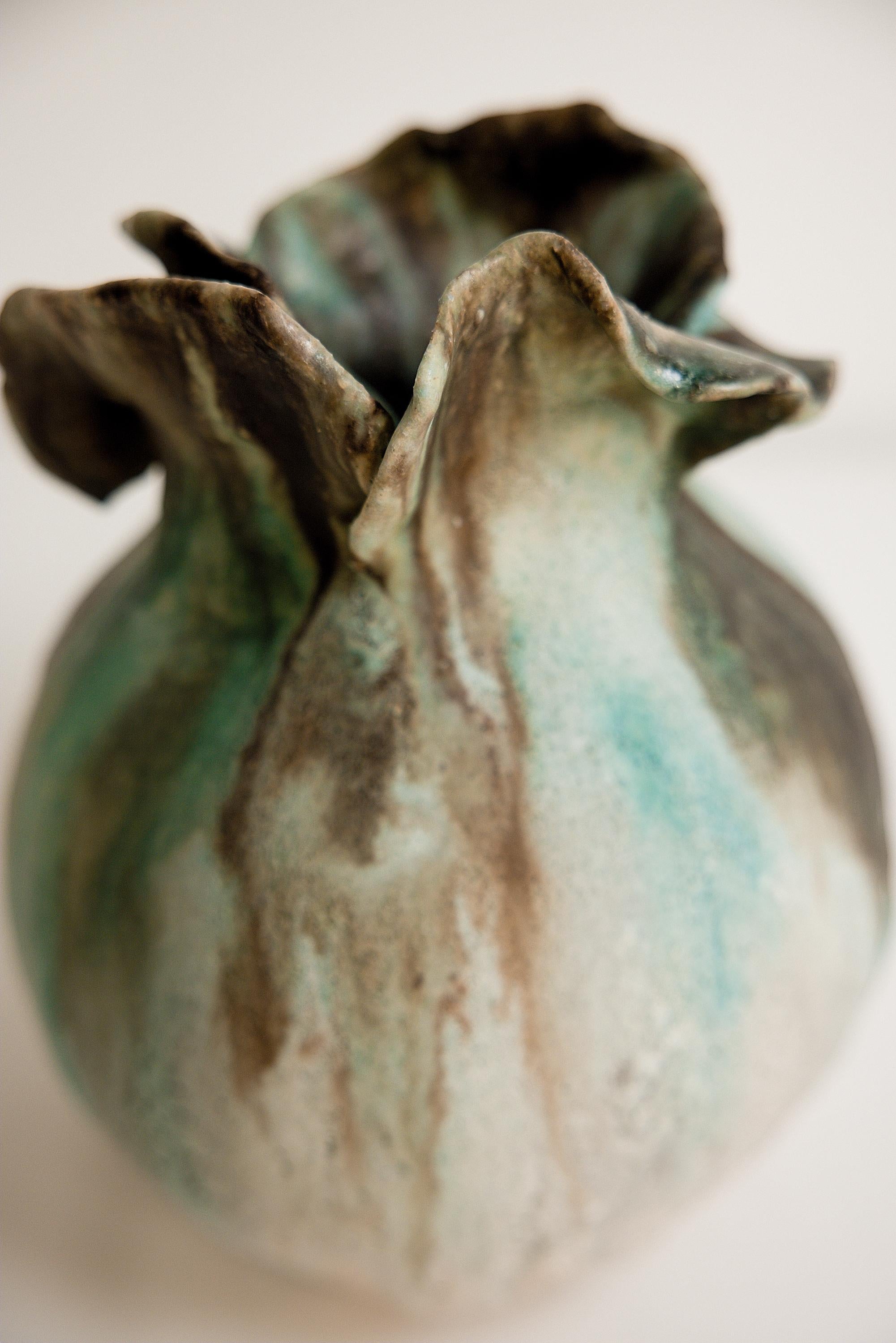 Drift sculpture Moon Vase Handmade Matte Glaze In New Condition In Van Nuys, CA