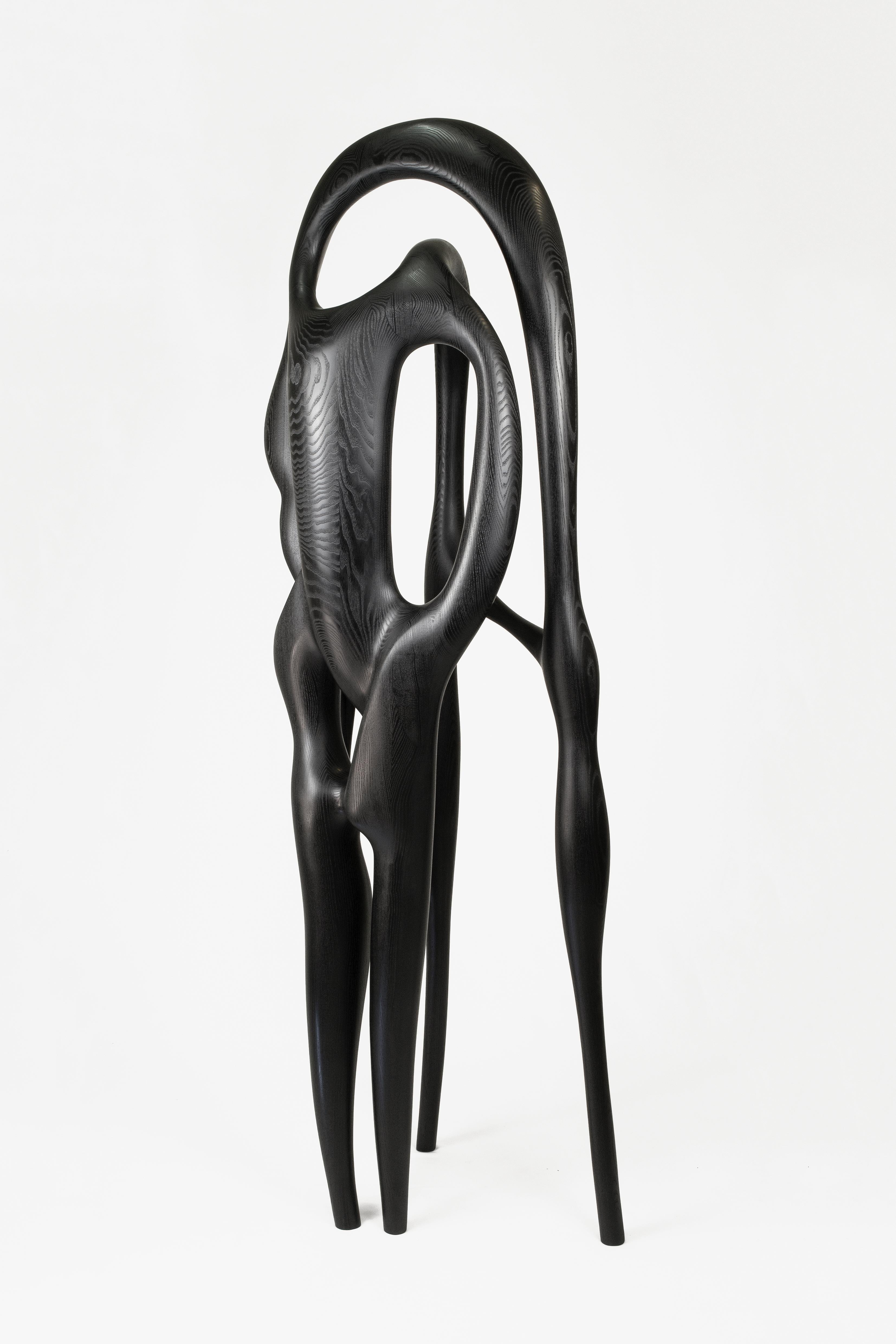 Moderno Scultura in frassino macchiato di nero n. 2 scolpita a mano e firmata da Maxime Goléo in vendita