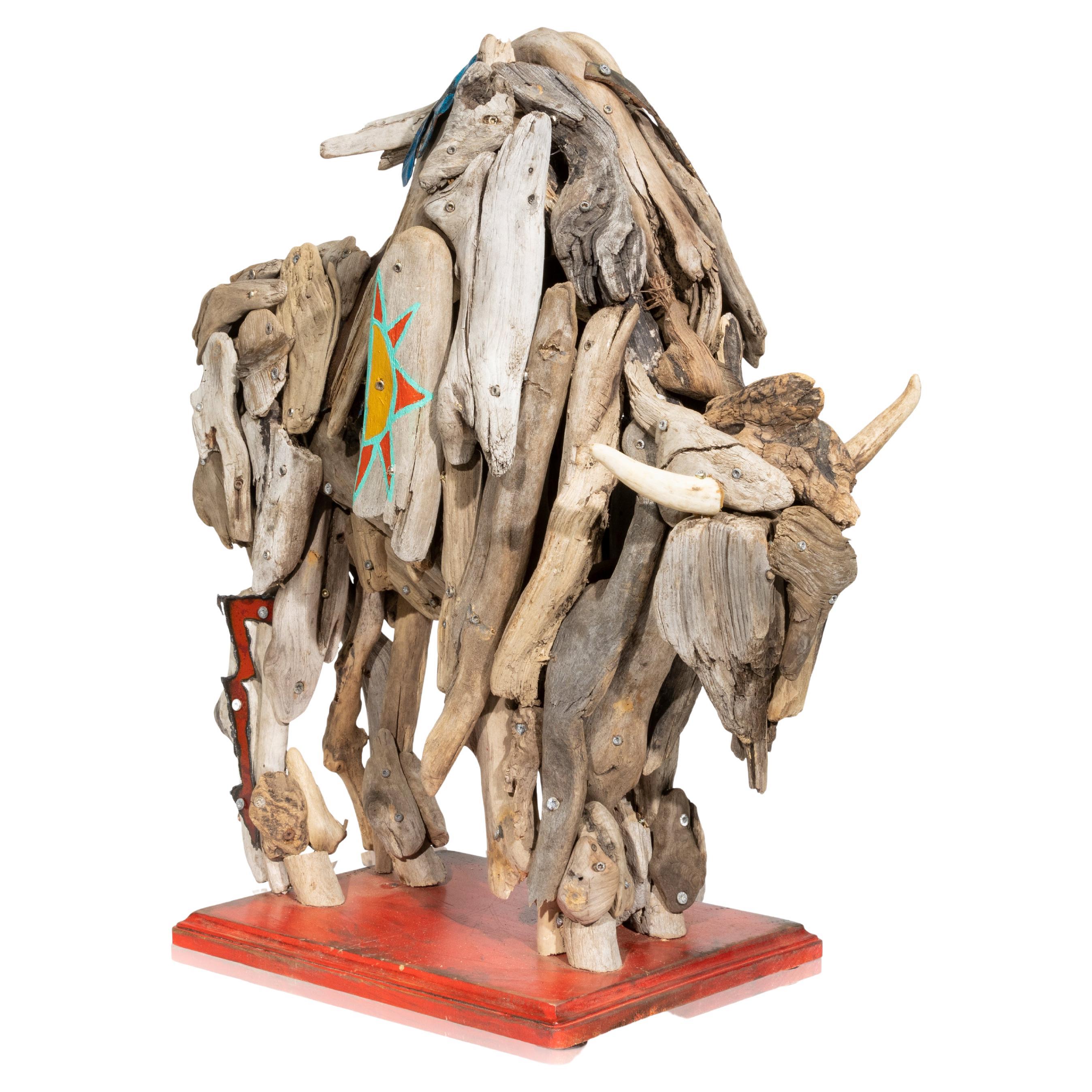 Driftwood Buffalo „“Teton-Krieger“-Skulptur von Tina Milsavljevich