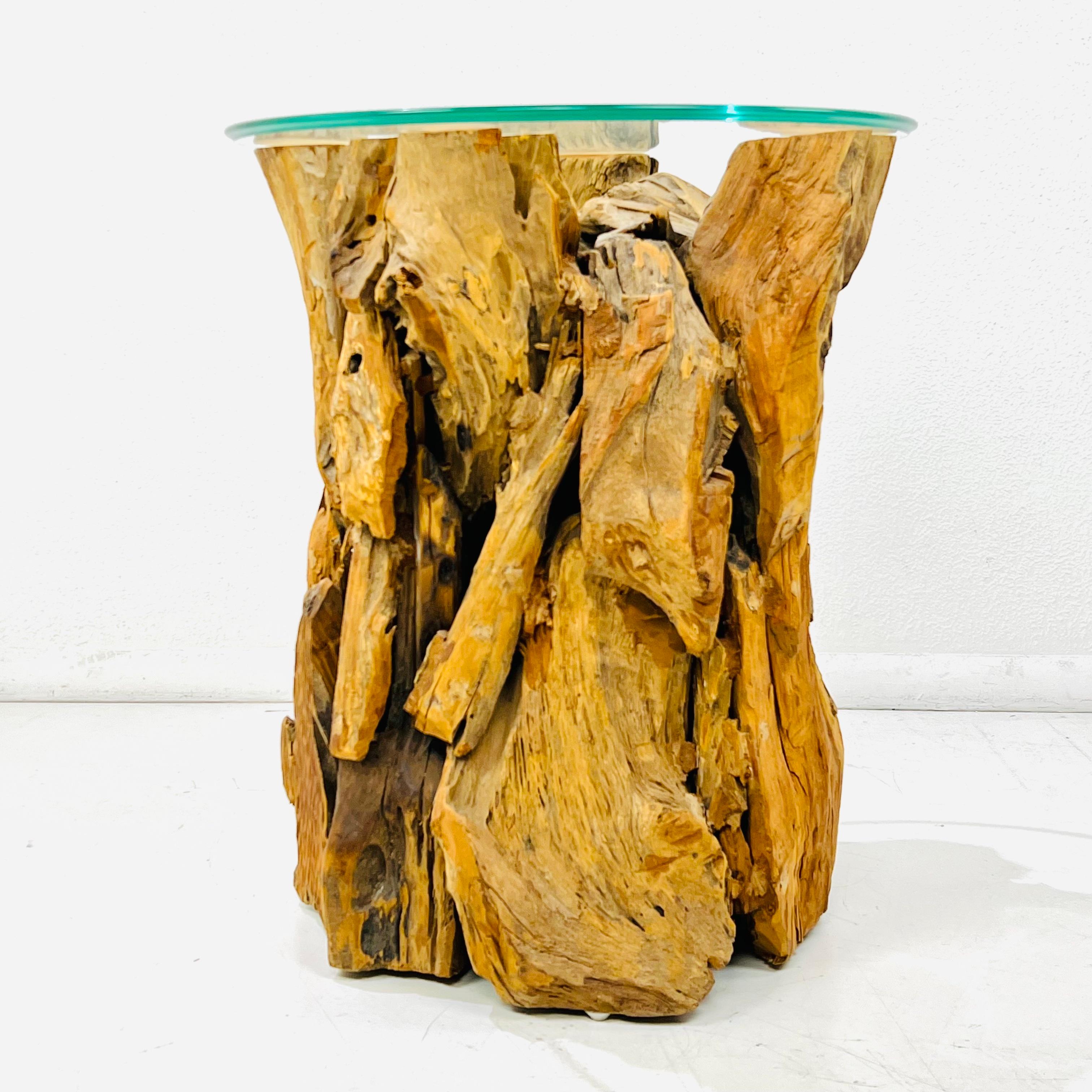 Bohème Guéridon en bois flotté avec plateau en verre en vente