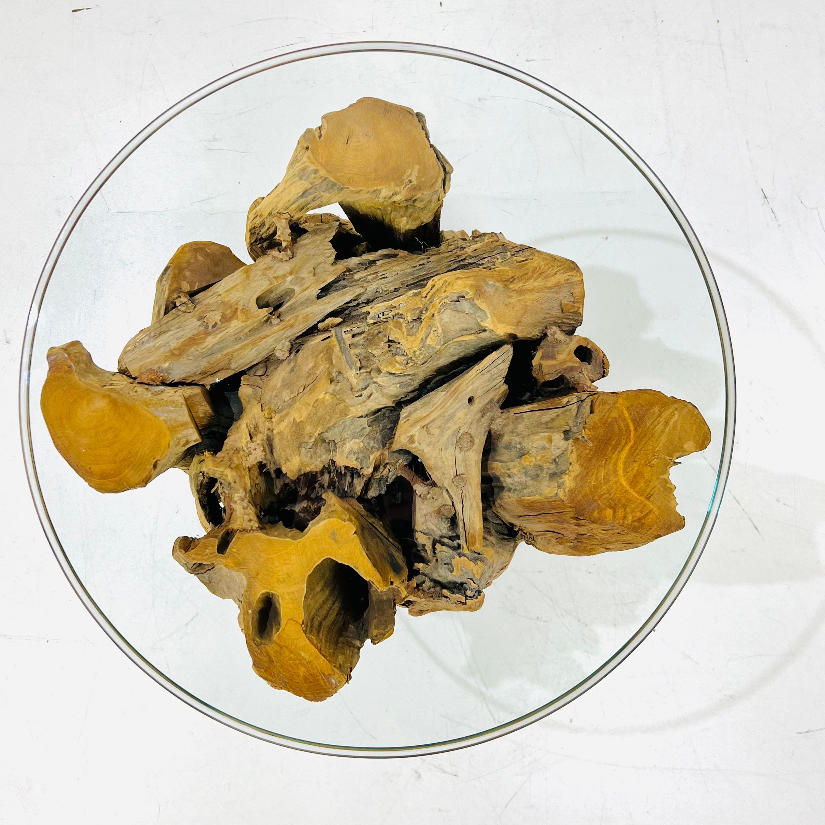 Milieu du XXe siècle Guéridon en bois flotté avec plateau en verre en vente