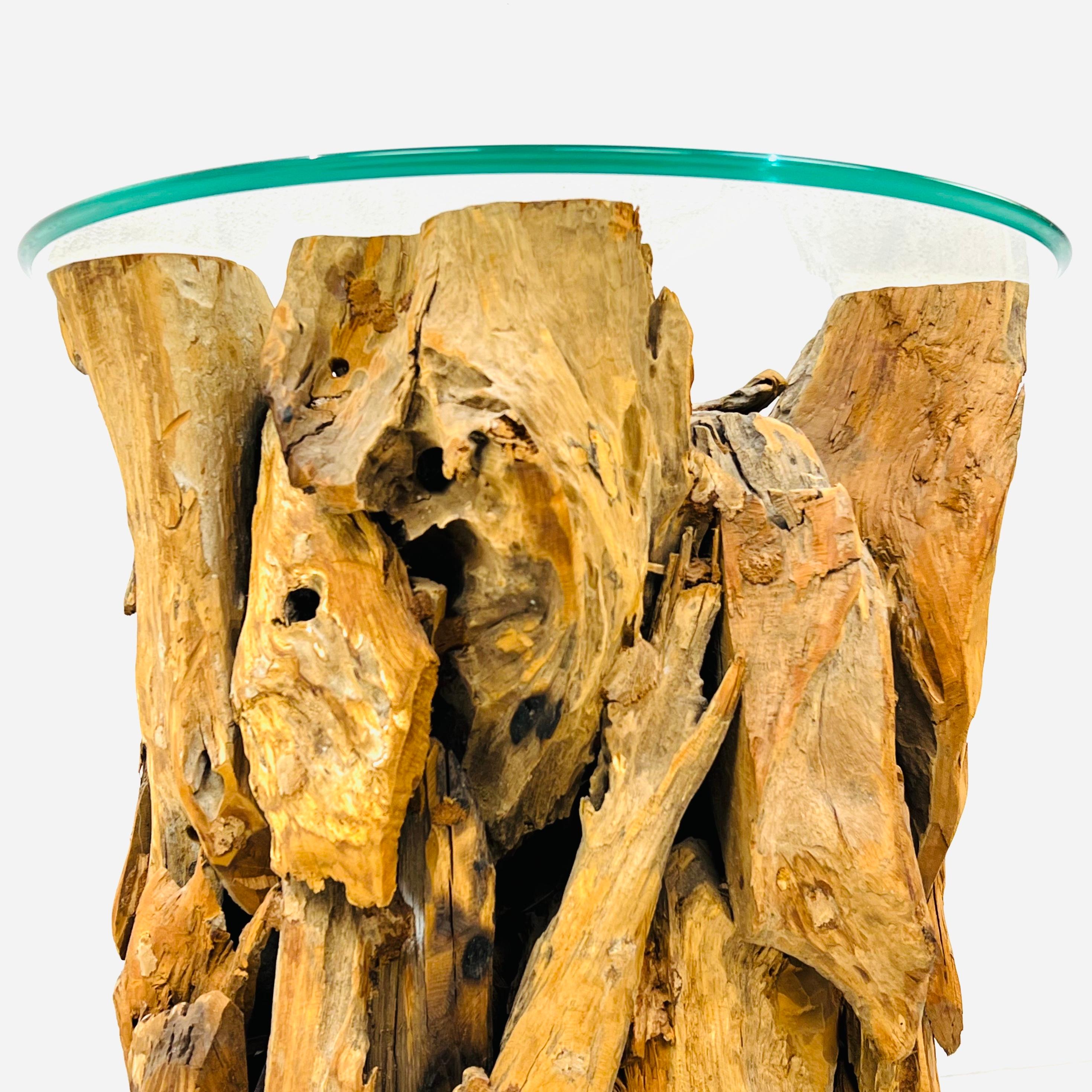 Guéridon en bois flotté avec plateau en verre en vente 1