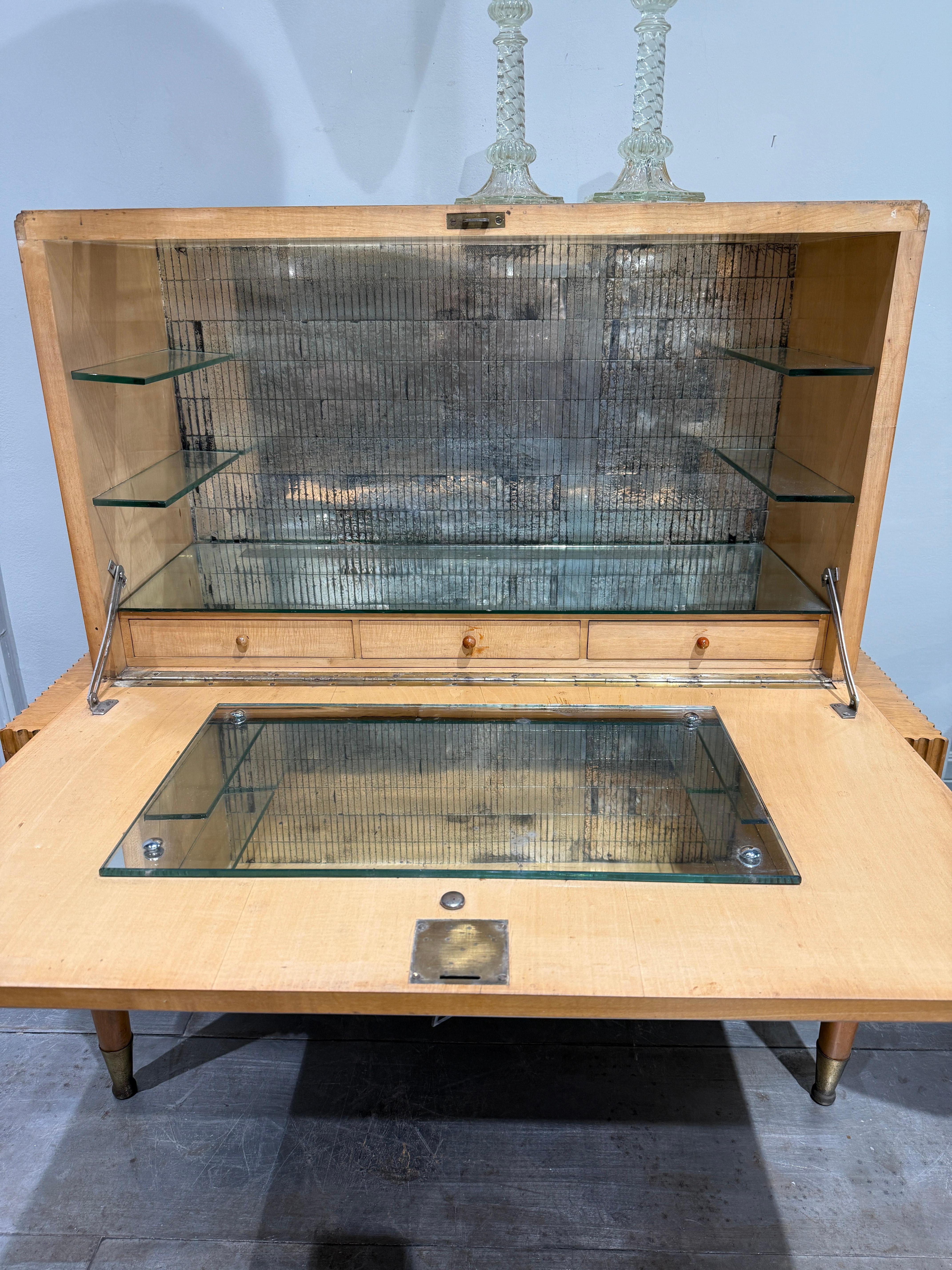 Mueble para bebidas atribuido a Paolo Buffa Italia 1950 Madera dura