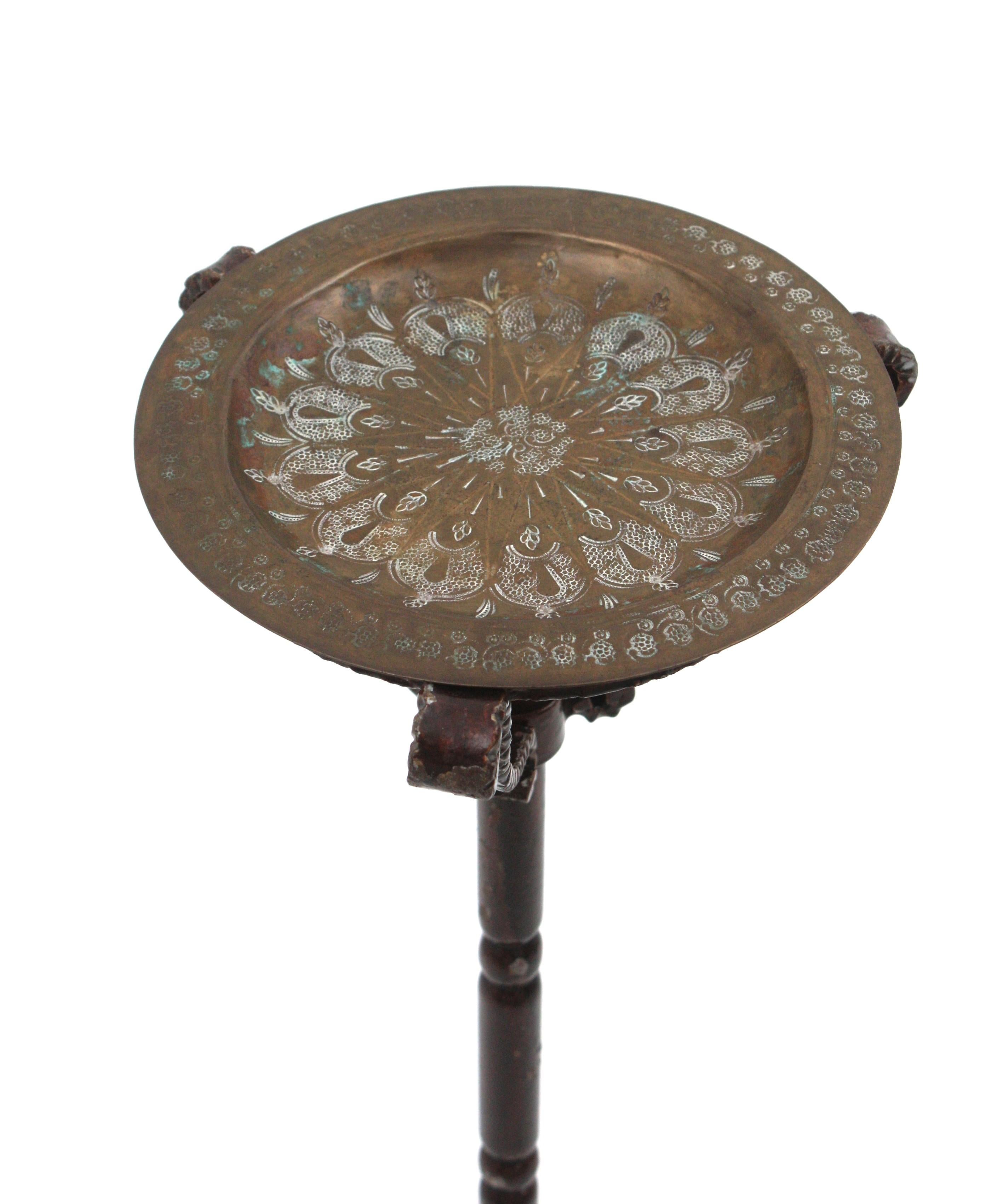 Table à boire / Table d'appoint / Gueridon en fer doré avec plateau en laiton, Espagne 1950 en vente 1