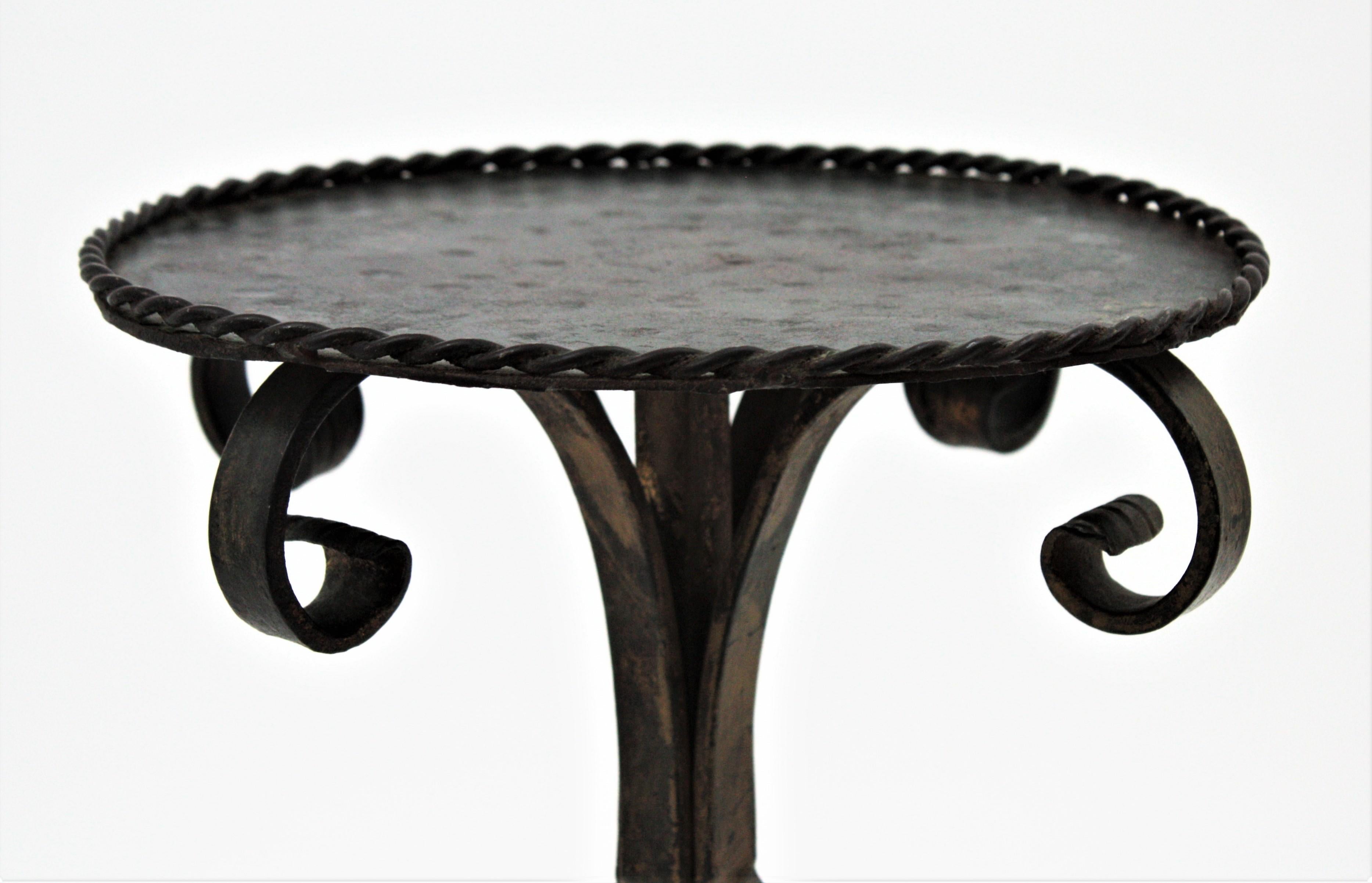 Spanish Drinks Table Gueridon / End Table / Martini Table in Wrought Iron, Spain, 1940s