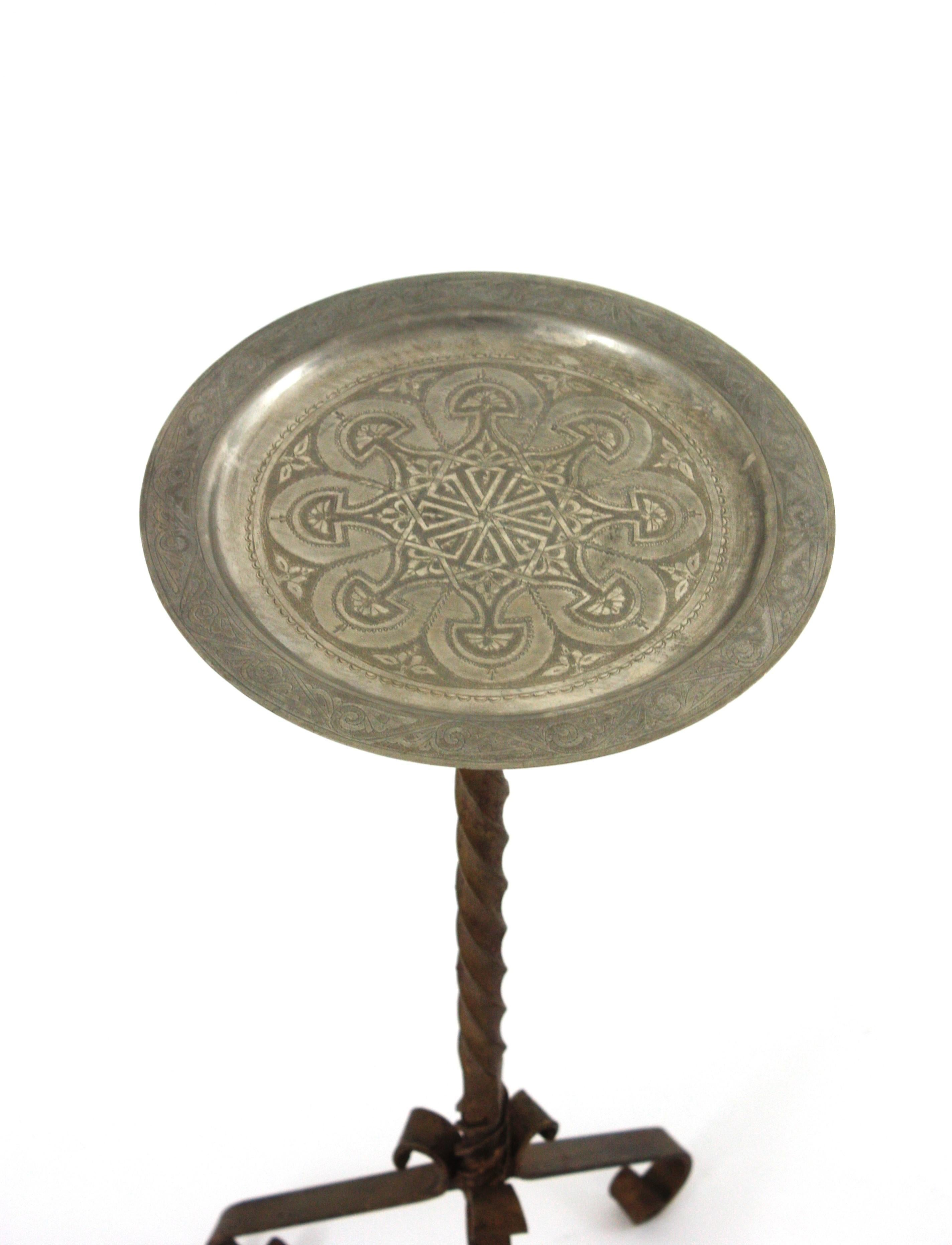 Mesa de Bebidas / Mesa Auxiliar / Gueridón de Hierro Dorado con Tapa de Metal, España Años 50 Moderno de mediados de siglo en venta