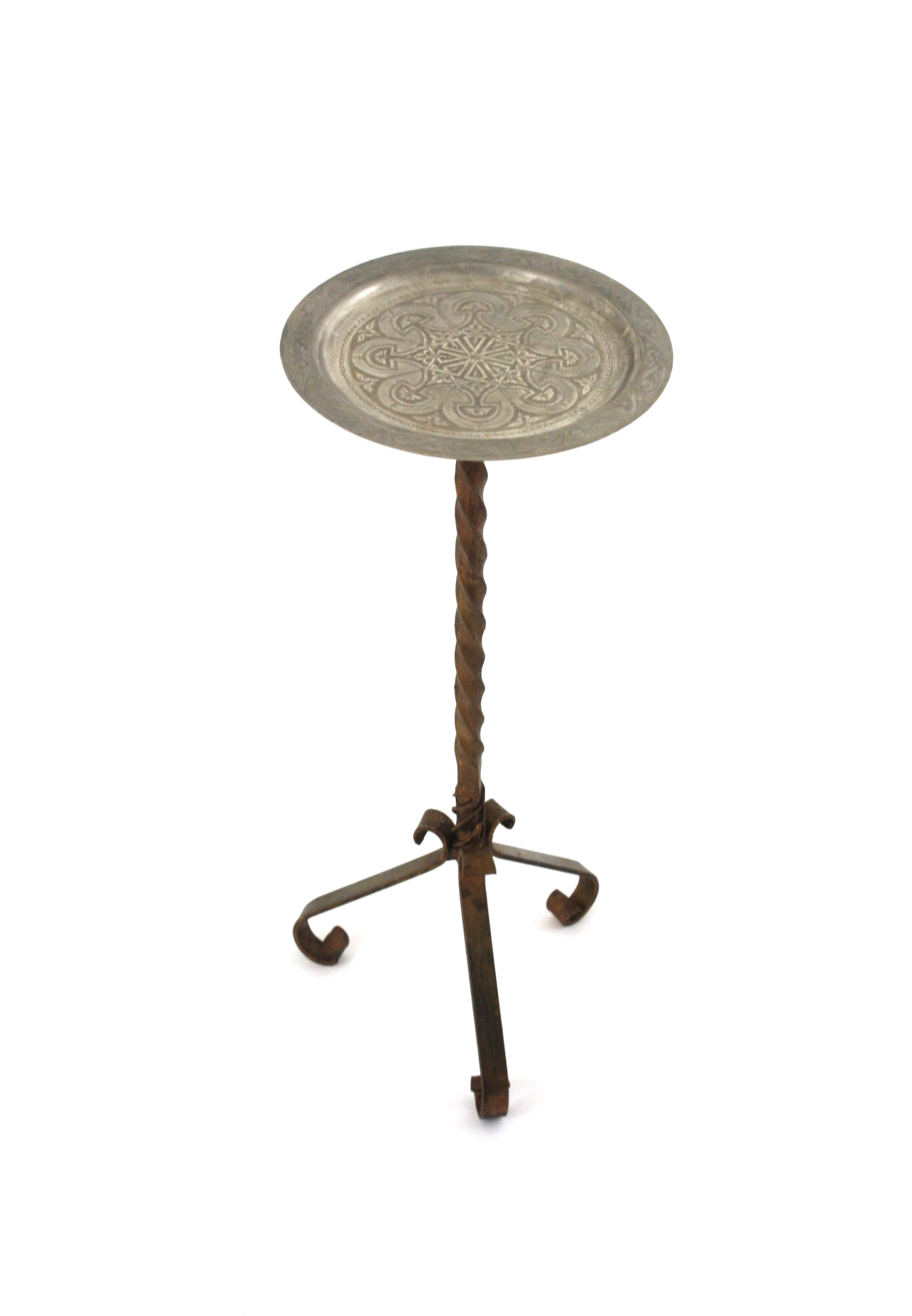 Mesa de Bebidas / Mesa Auxiliar / Gueridón de Hierro Dorado con Tapa de Metal, España Años 50 Forjado en venta
